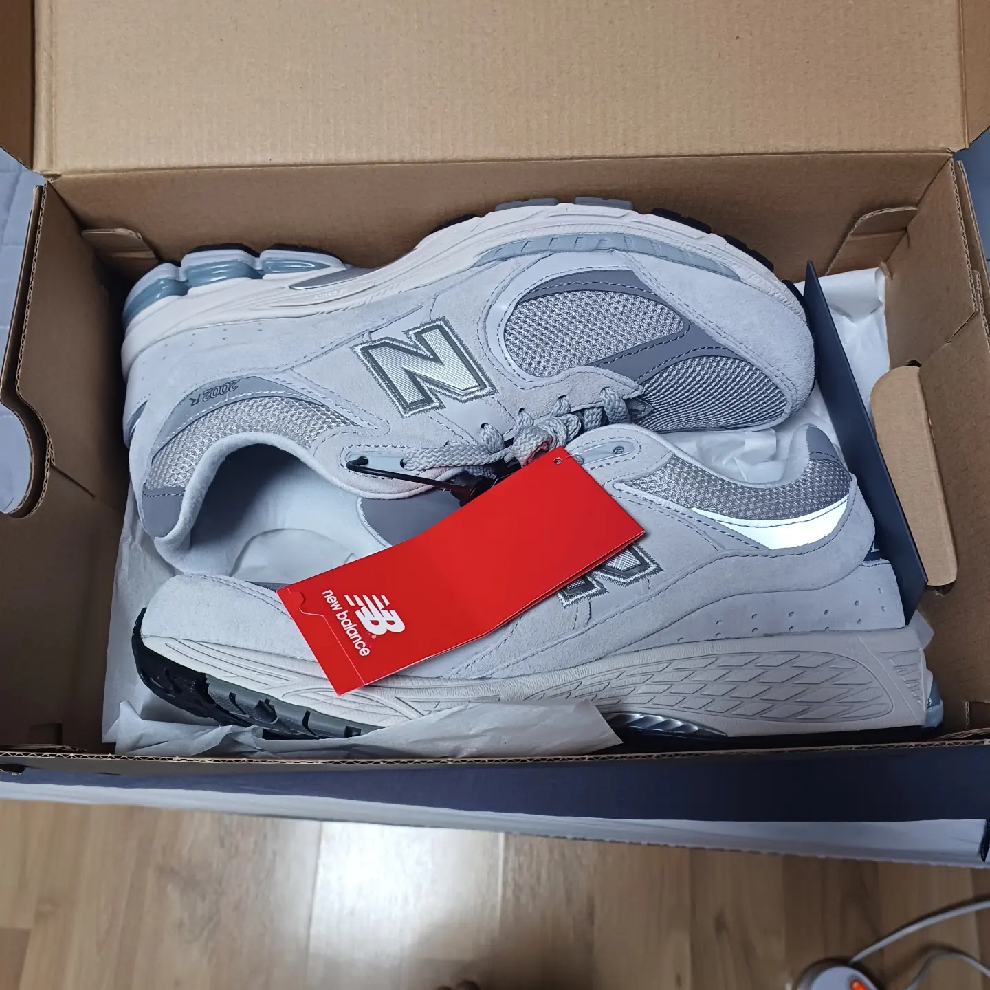 New Balance 2002R T2 Gray 착용 스타일 - 2
