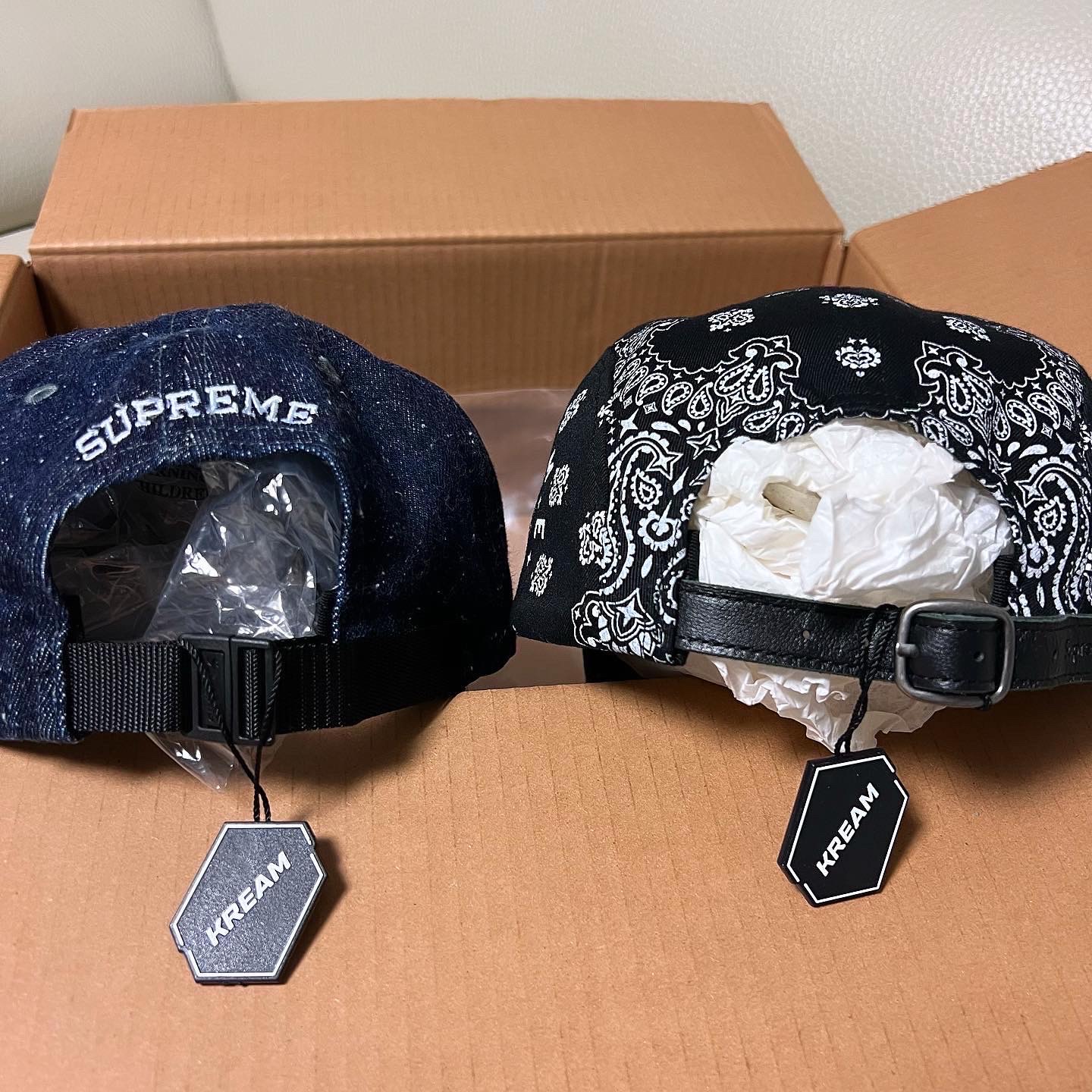 Supreme Bandana Camp Cap Black - 21SS, Supreme Classic Logo 6-Panel Cap Denim - 23SS 착용 스타일 - 2