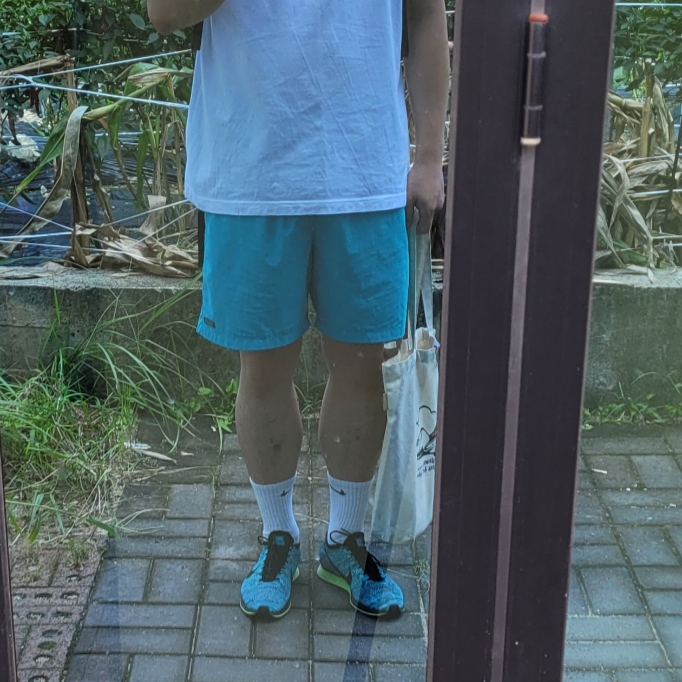 Nike Flyknit Racer Blue Glow  착용 스타일