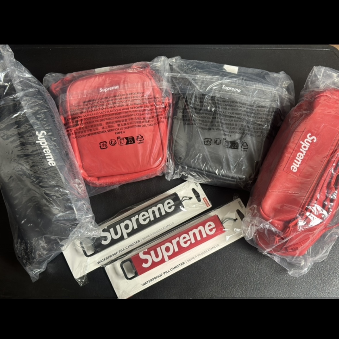 Supreme x Matador Waterproof Pill Case Red - 23FW, Supreme x Matador Waterproof Pill Case Black - 23FW 착용 스타일