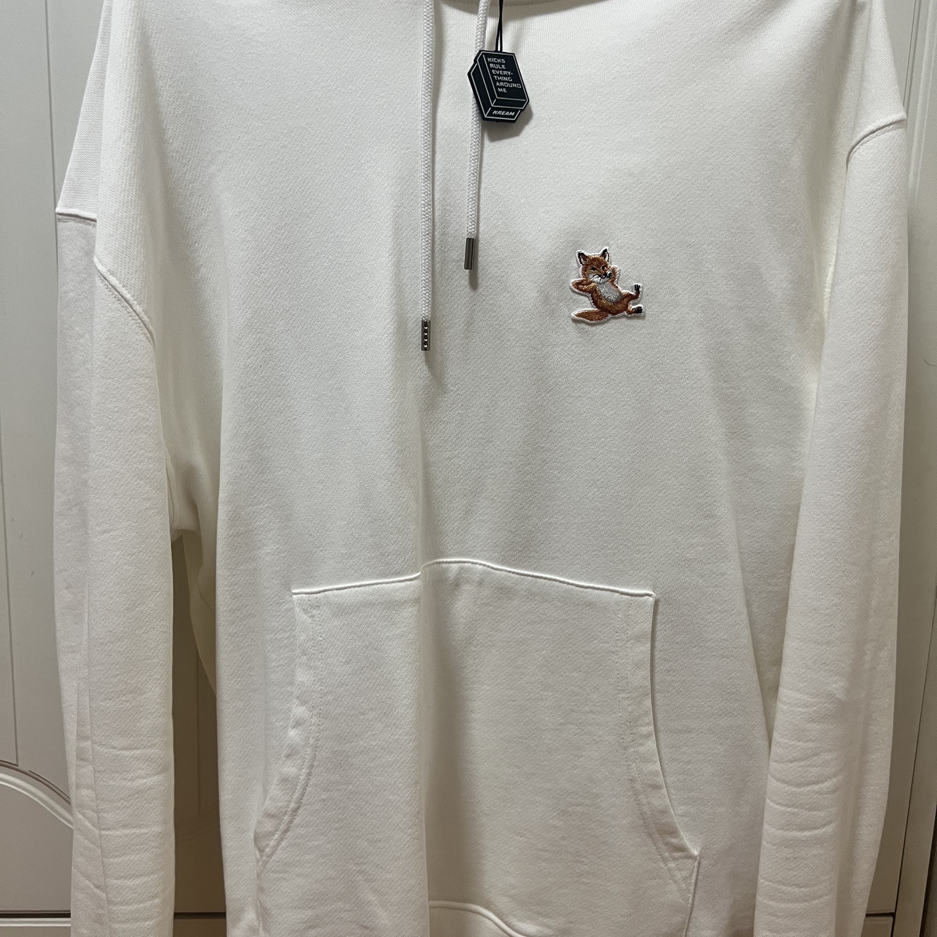 Maison Kitsune Chillax Fox Patch Classic Hoodie Ecru 착용 스타일