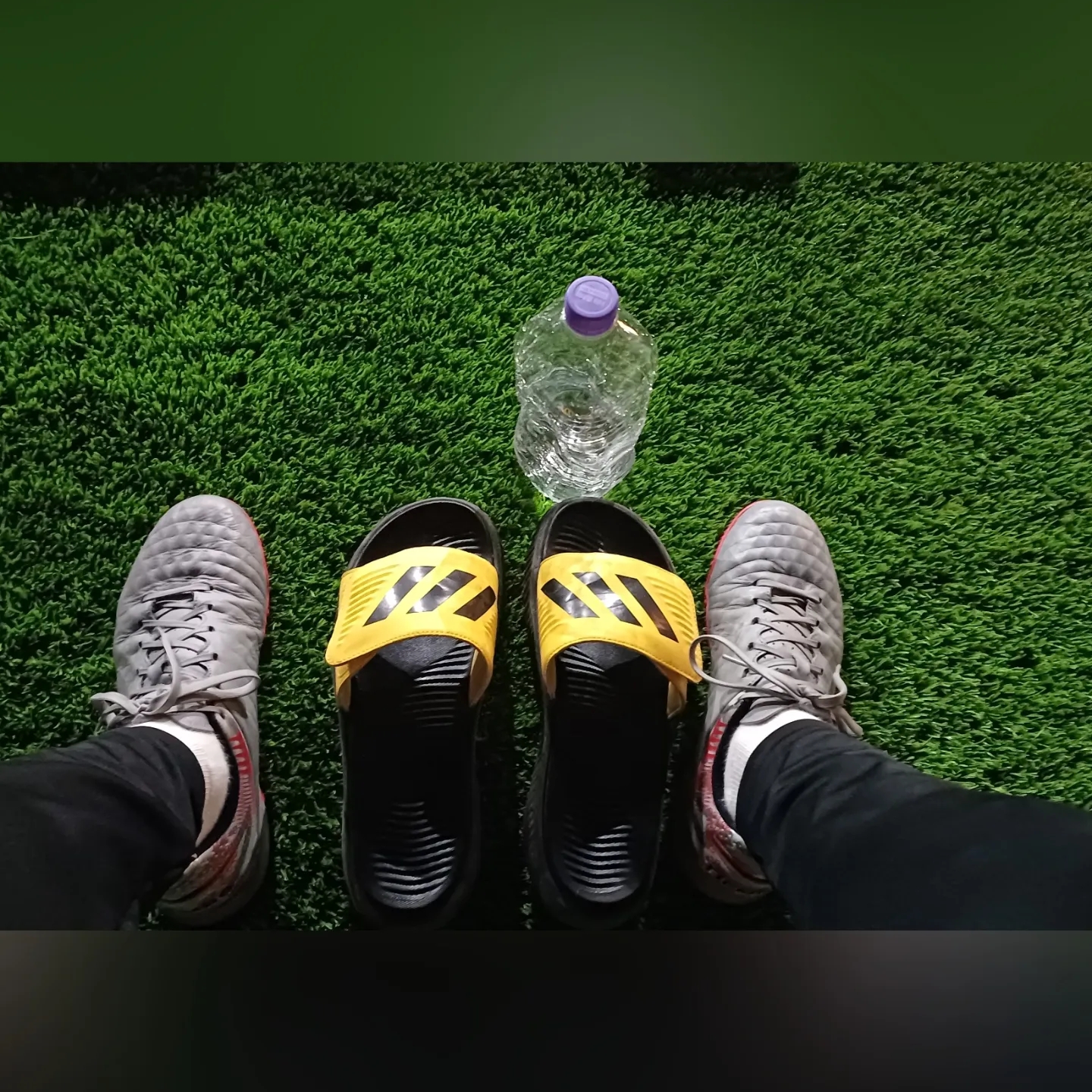 Nike Tiempo Legend 10 Academy TF Hyper Turquoise, Adidas Alphabounce Slide Yellow Black 착용 스타일 - 2