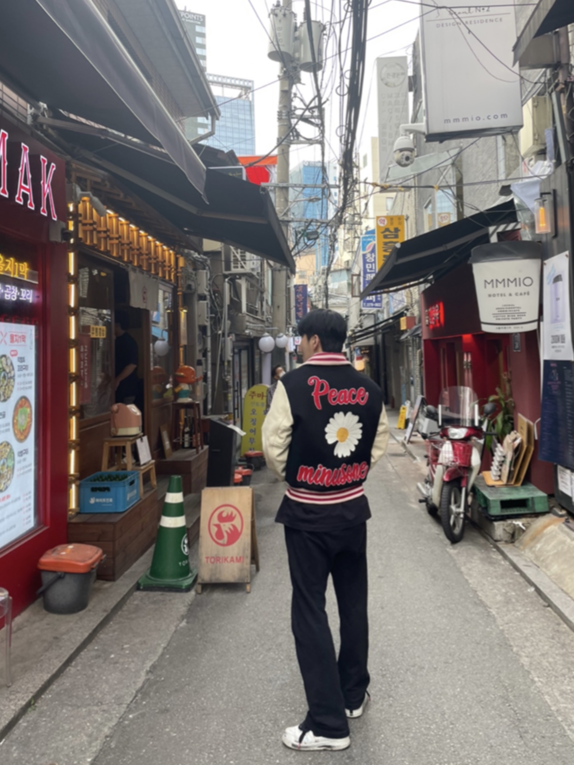 Peaceminusone Varsity Jacket #1 Black, Nike x Peaceminusone Air Force 1 Low Para-Noise 2.0 착용 스타일