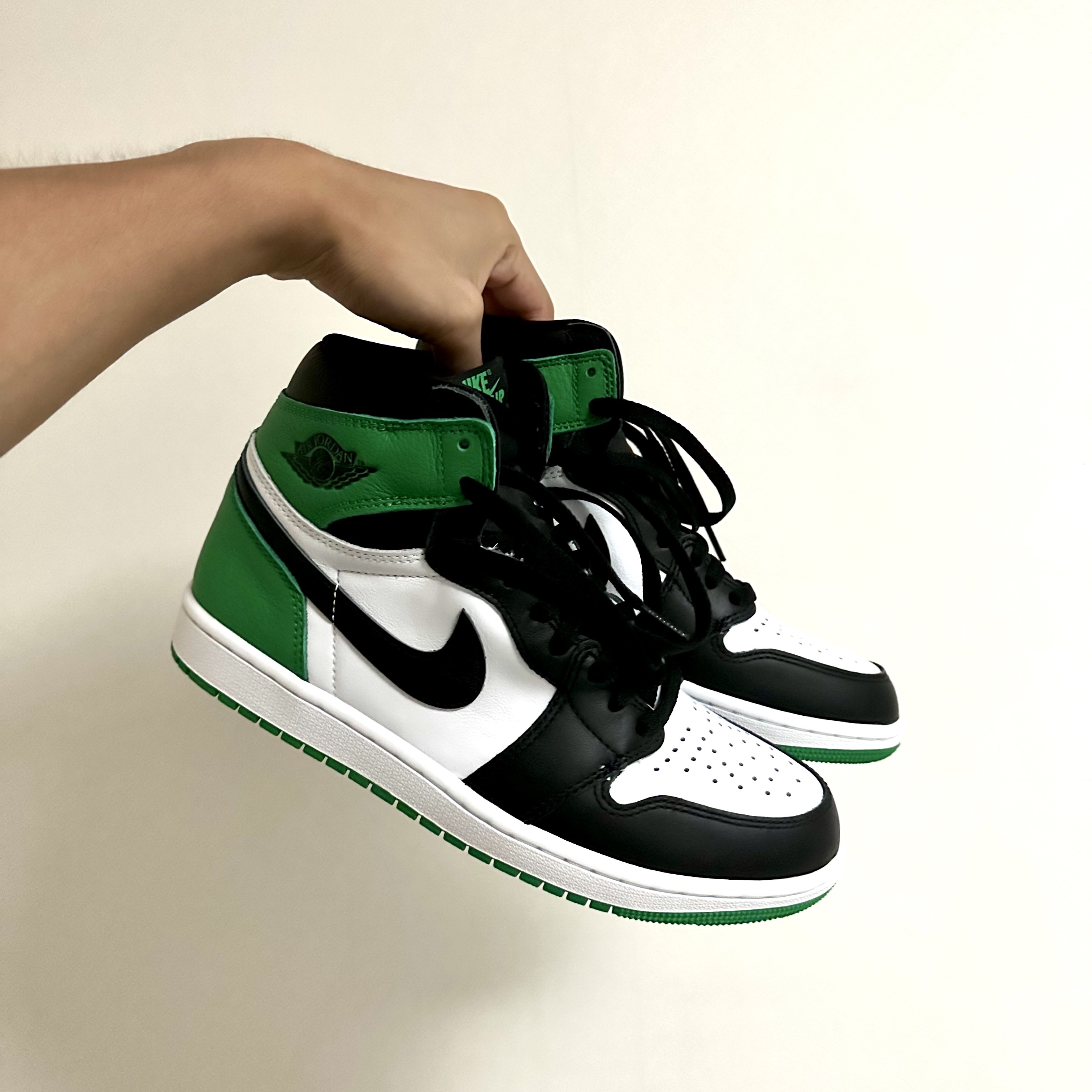 Jordan 1 Retro High OG Black and Lucky Green 착용 스타일
