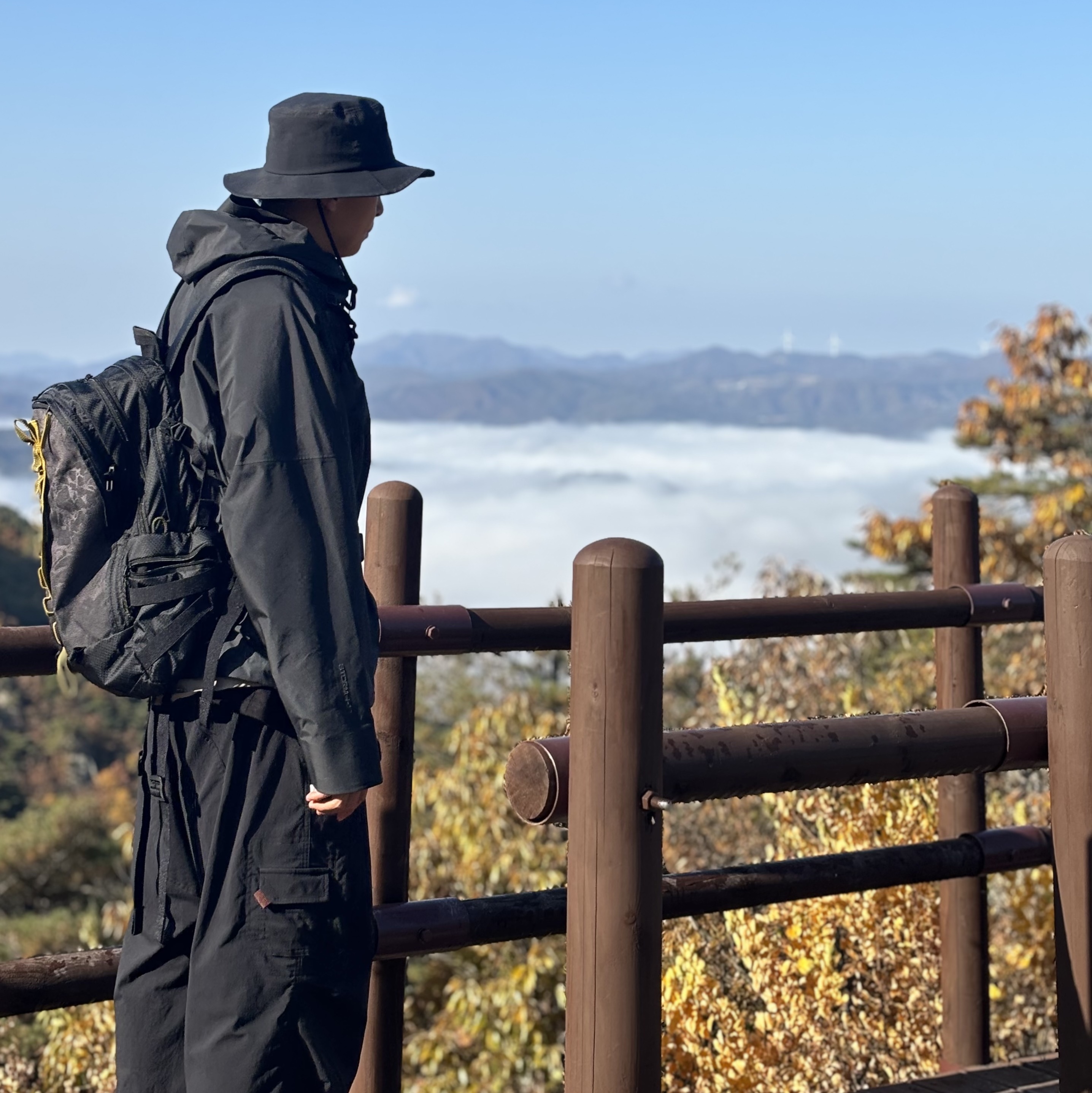 Nike ACG Storm-Fit ADV Cascade Rains Full Zip Shell Jacket Off Noir - Asia, Nike ACG Karst Backpack Black Dark Smoke Grey 착용 스타일 - 1