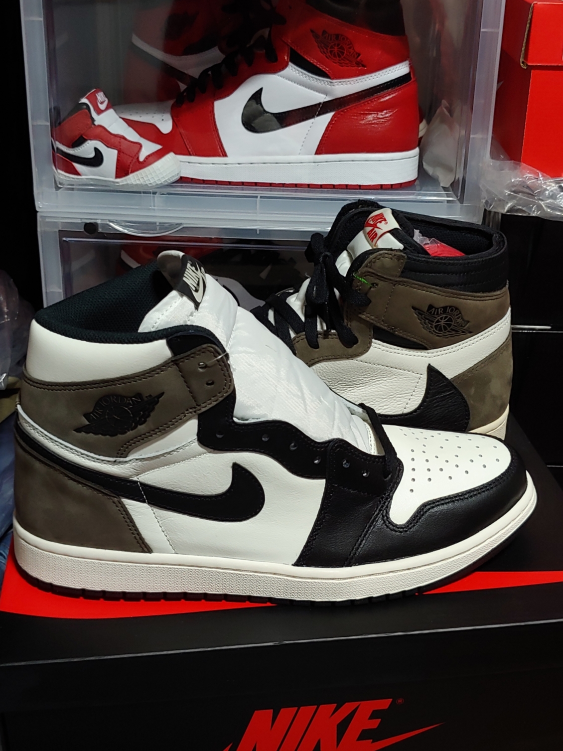 Jordan 1 Retro High OG Black Mocha, Jordan 1 x Travis Scott Retro High OG SP Mocha 착용 스타일 - 1