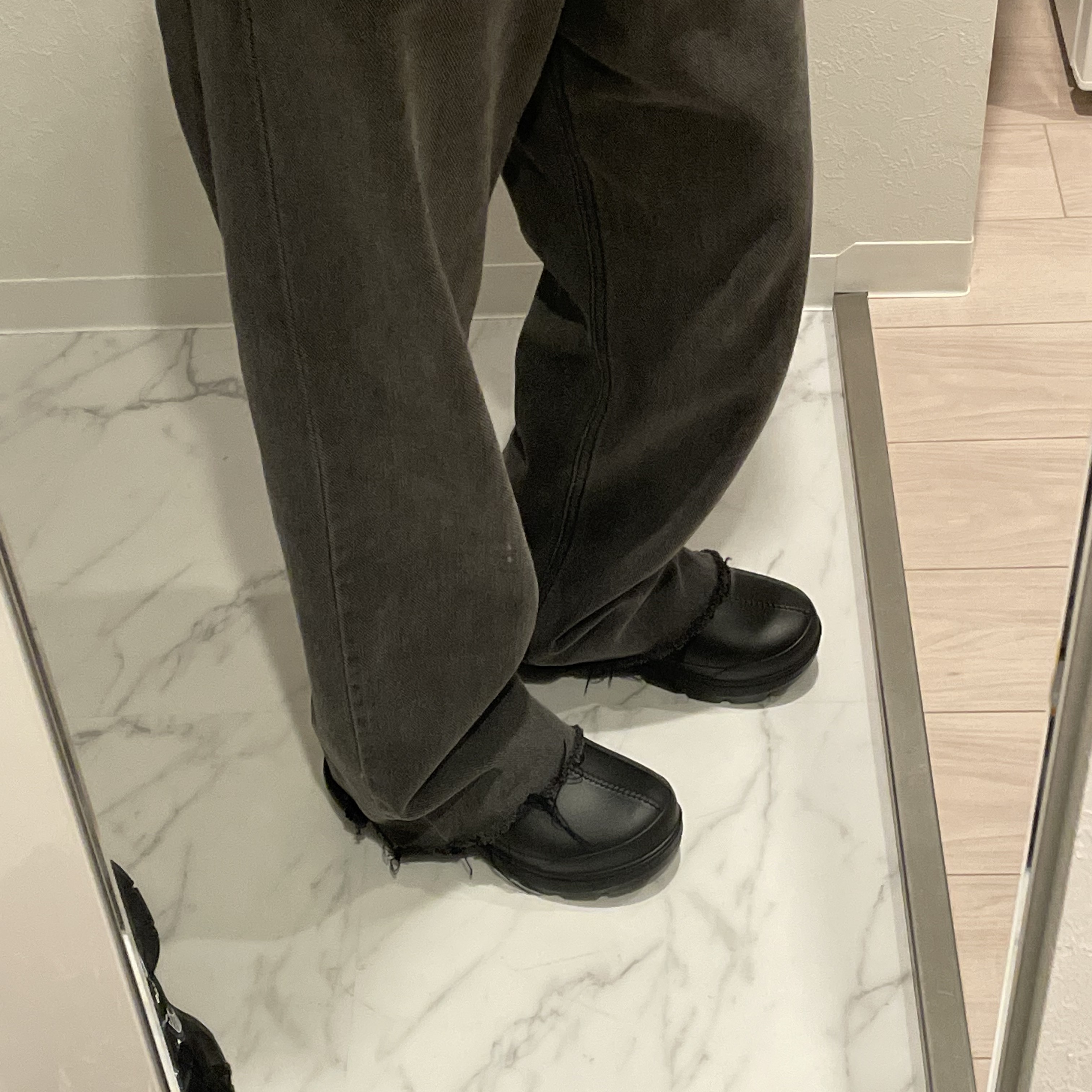 (W) UGG Tasman X Black 착용 스타일