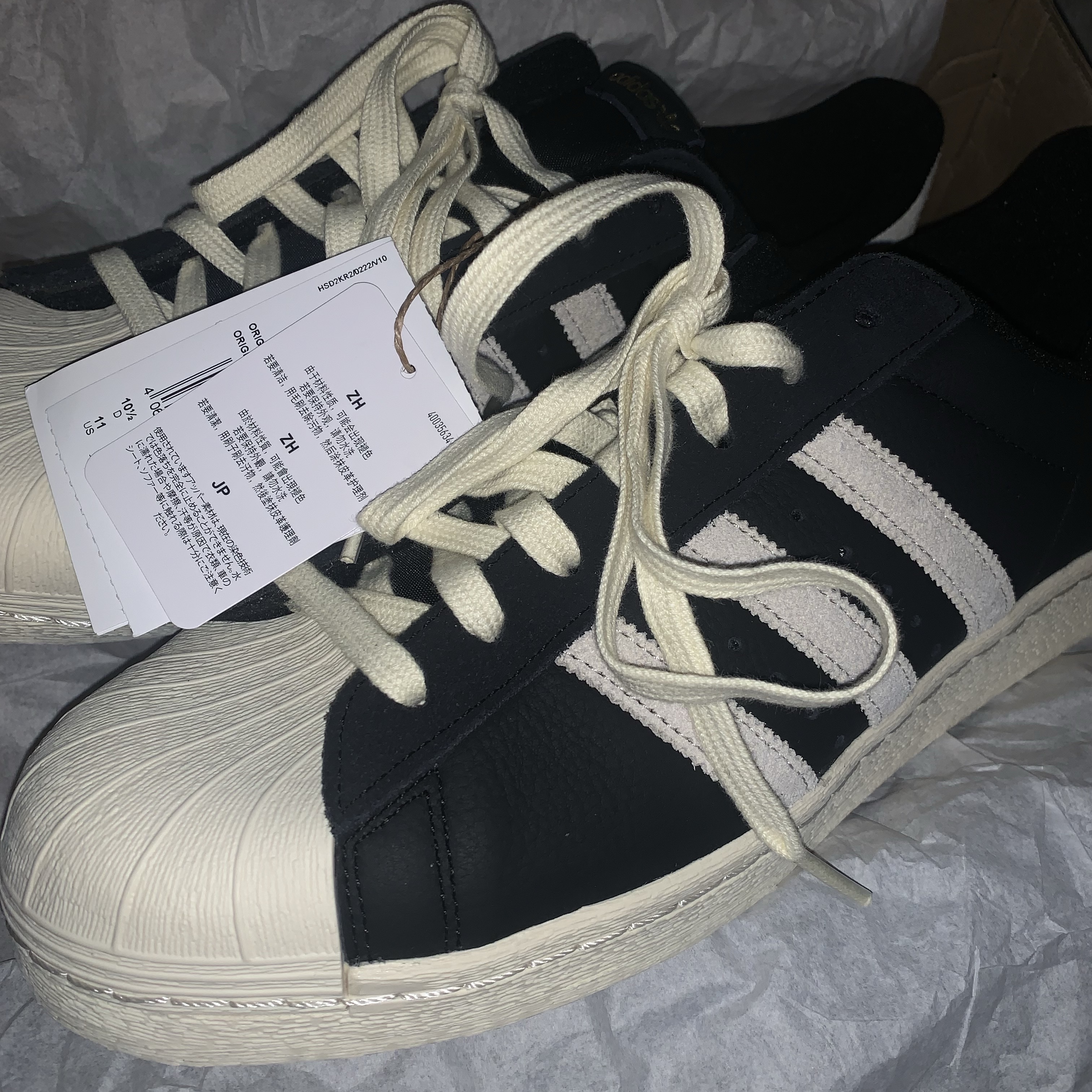 Adidas Superstar 82 Black White 착용 스타일 - 1