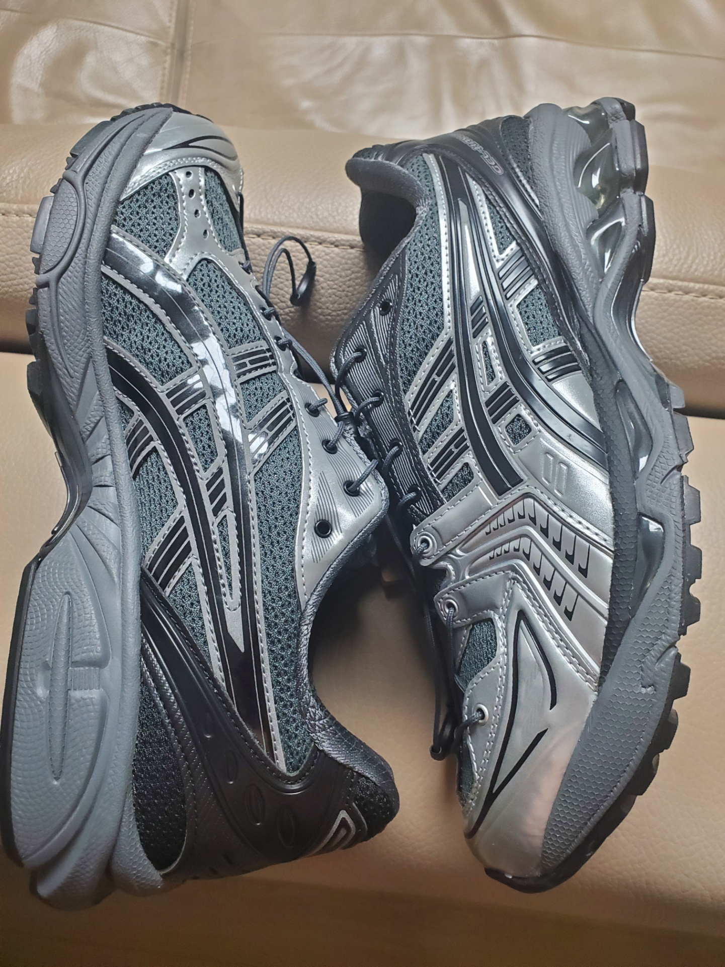 Asics x Unaffected Gel-Kayano 14 Silver Moon 착용 스타일