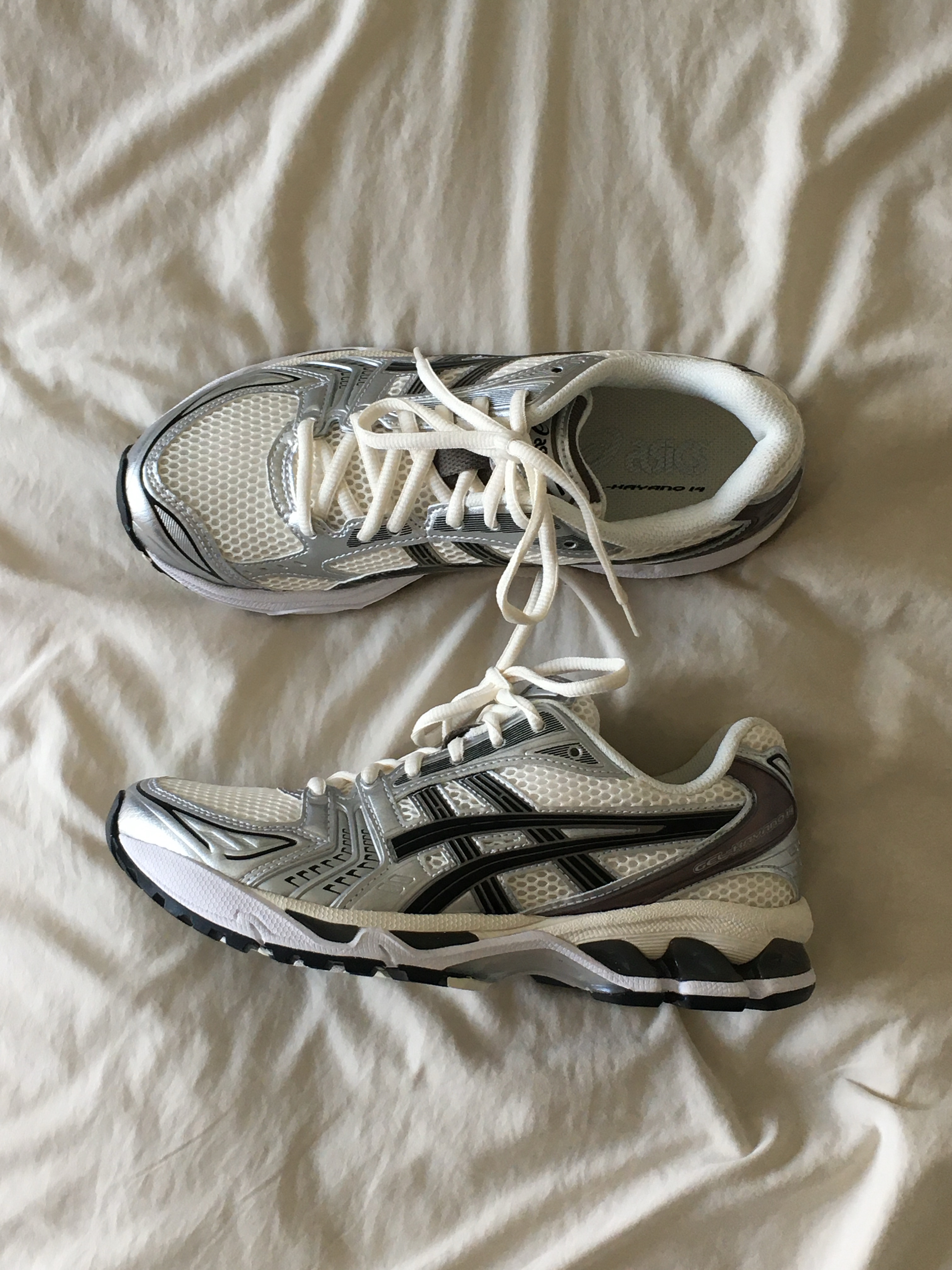 Asics Gel-Kayano 14 Cream Black 착용 스타일 - 2