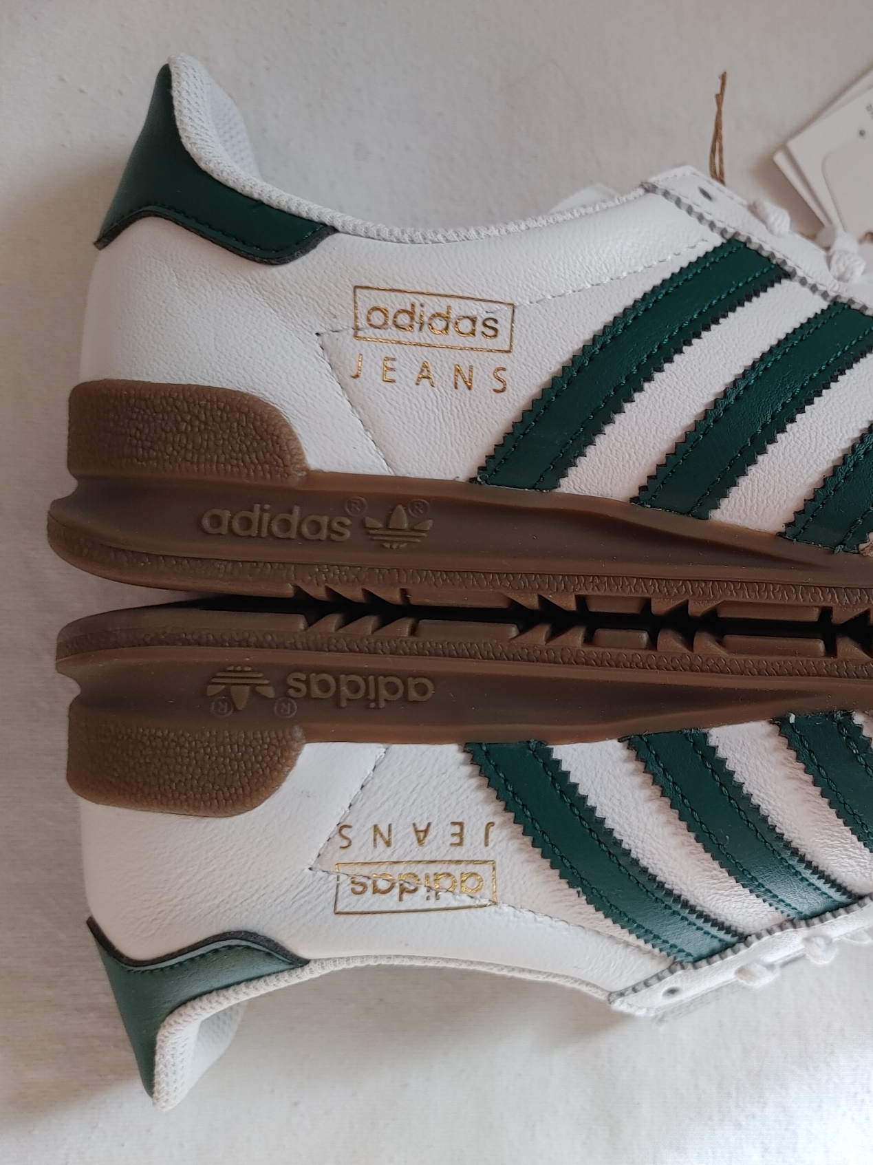 Adidas Jeans Cloud White Collegiate Green Gum 착용 스타일 - 2