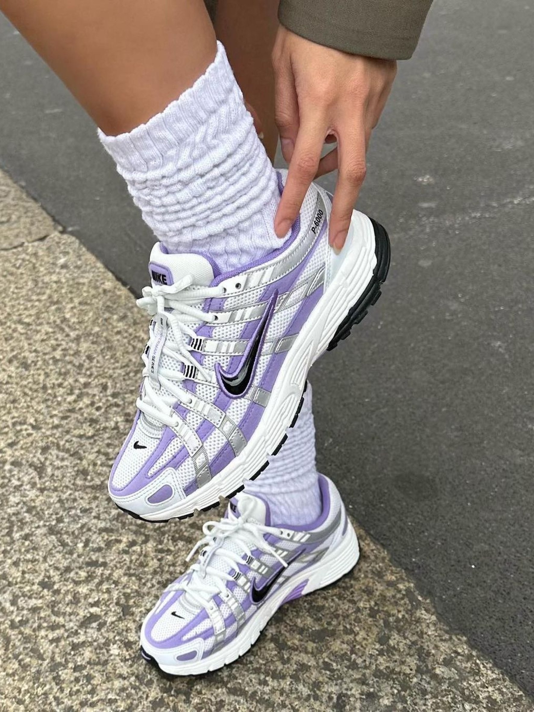 (W) Nike P-6000 Space Purple Black, (W) Nike P-6000 White Metallic Silver 착용 스타일 - 4