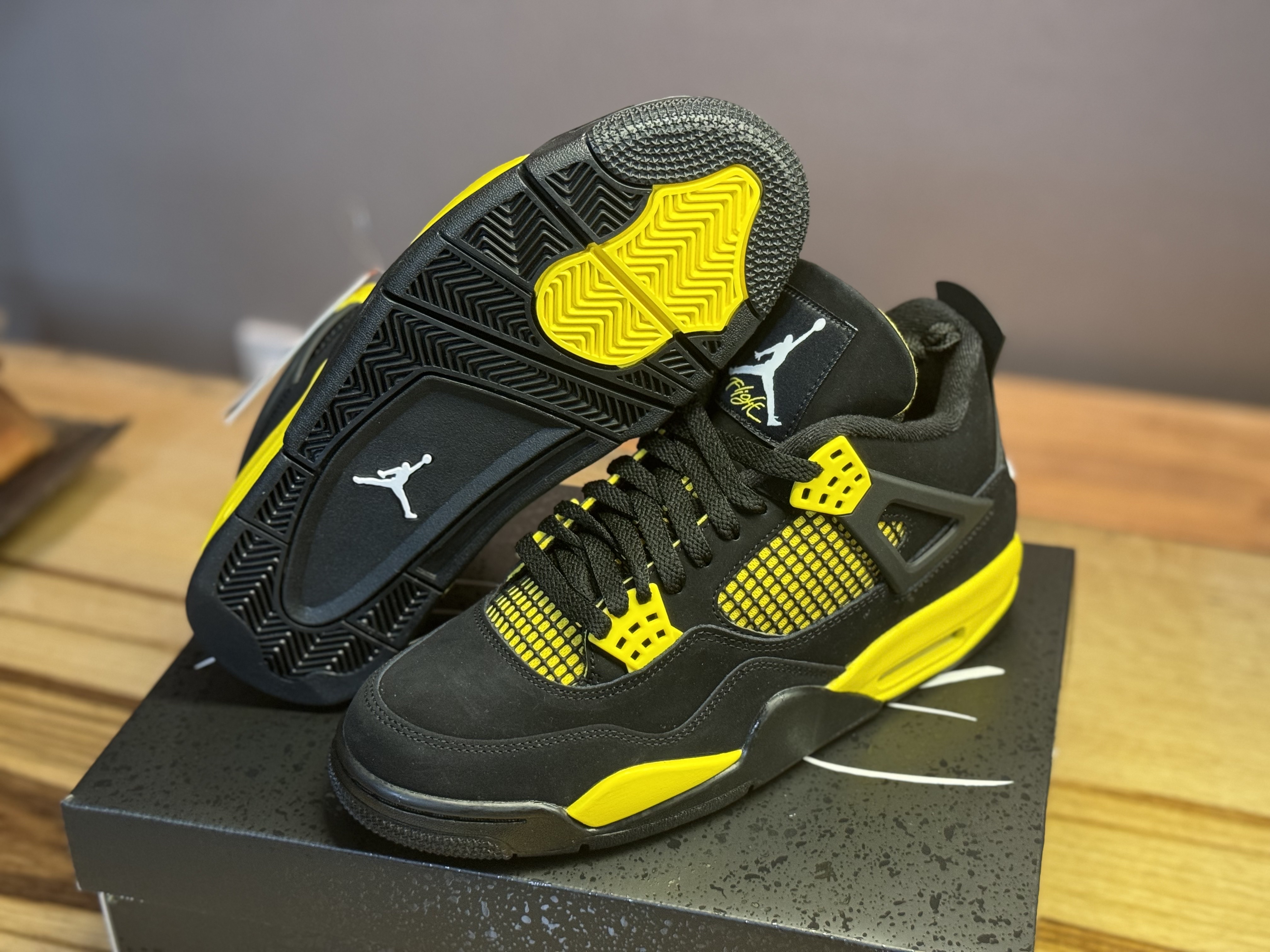 Jordan 4 Retro Thunder 2023 착용 스타일 - 3