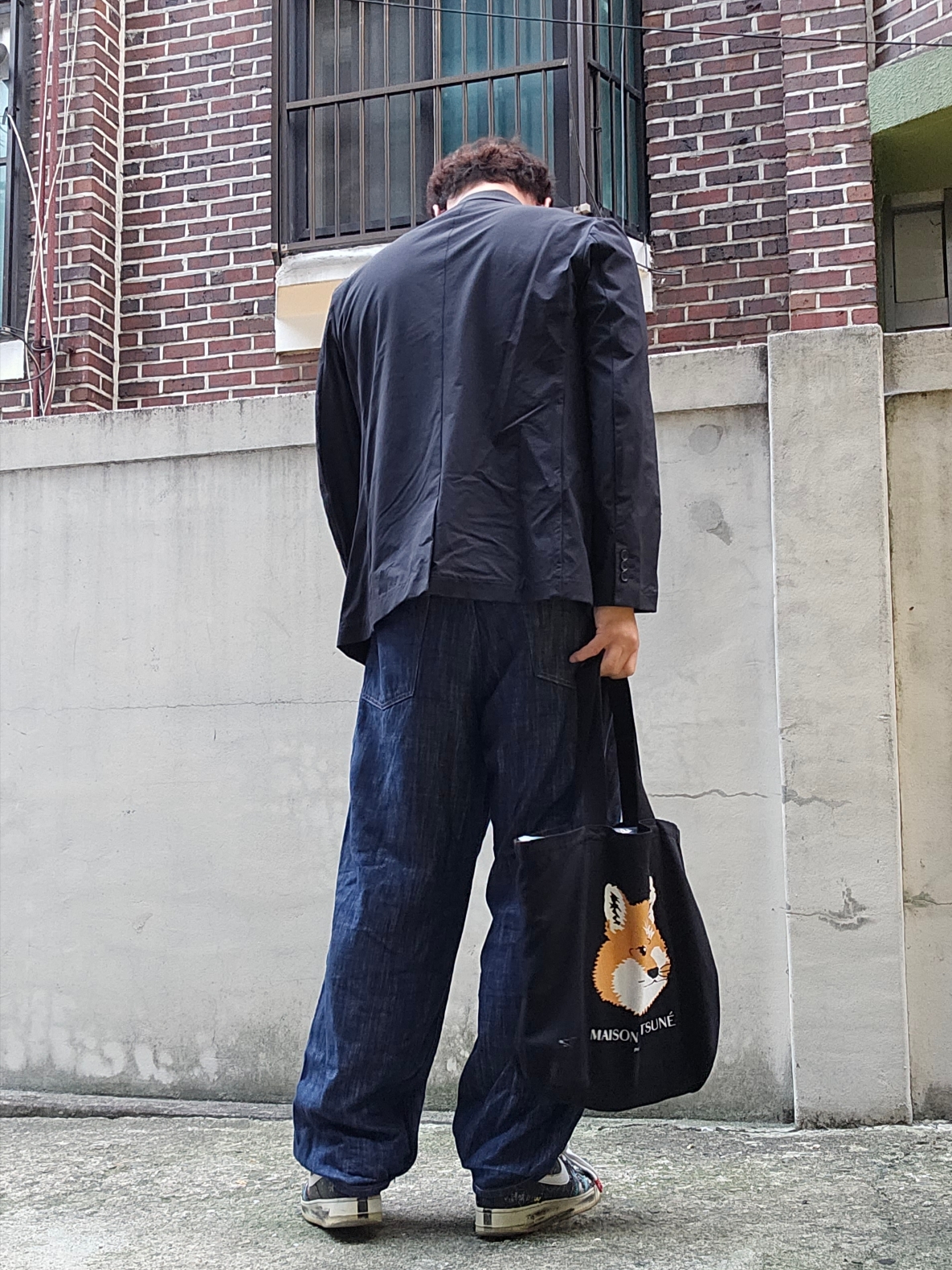 Maison Kitsune Fox Head Tote Bag Black, Nike x Peaceminusone Air Force 1 Low Para-Noise 착용 스타일