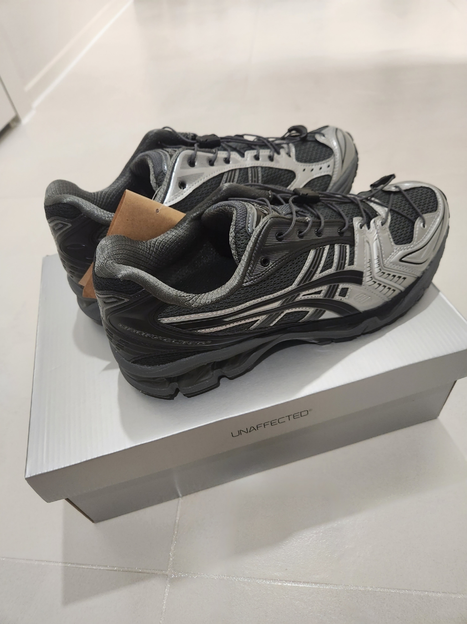 Asics x Unaffected Gel-Kayano 14 Silver Moon 착용 스타일