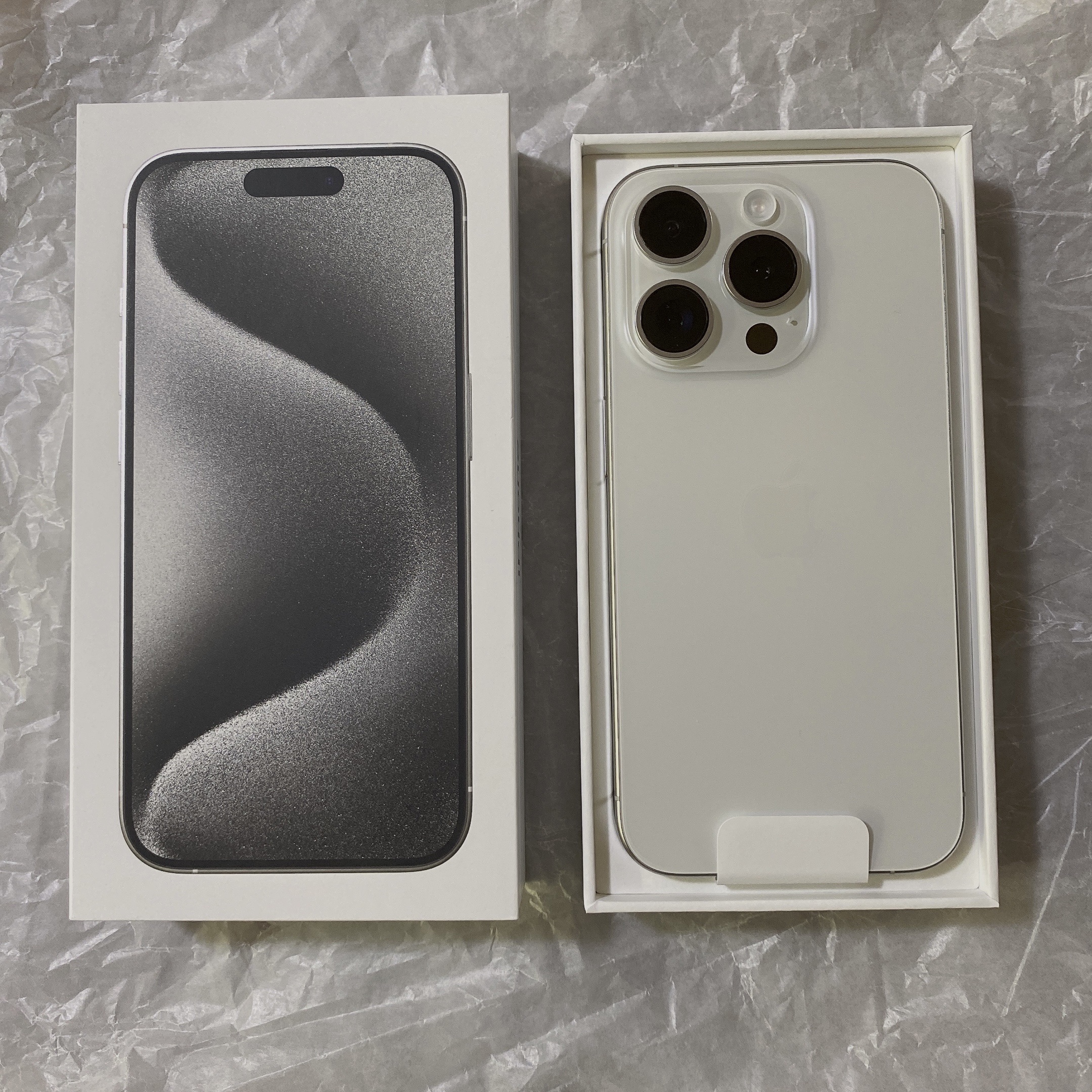 Apple iPhone 15 Pro 256GB White Titanium (Korean Ver.) 착용 스타일