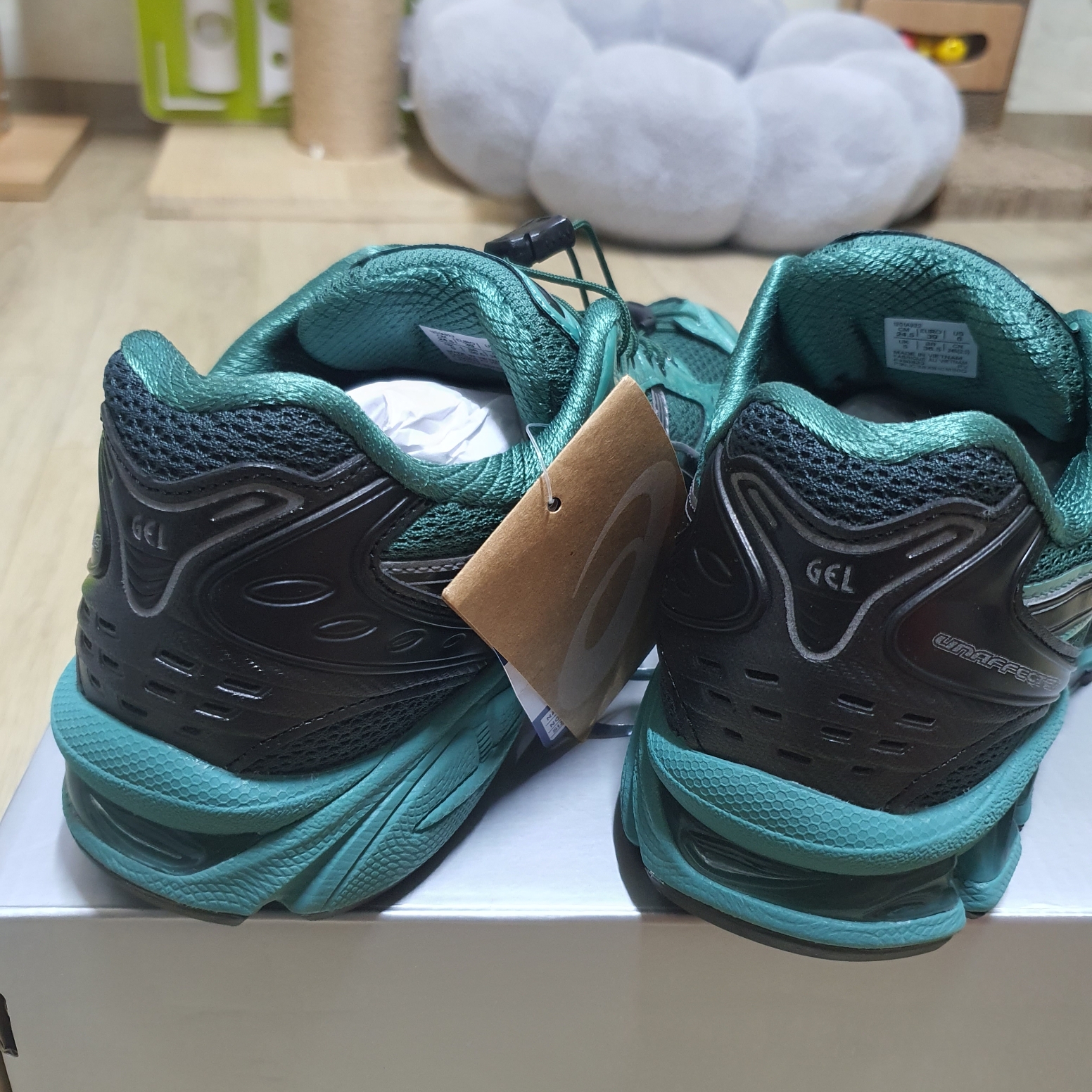Asics x Unaffected Gel-Kayano 14 Uranus Green 착용 스타일 - 3