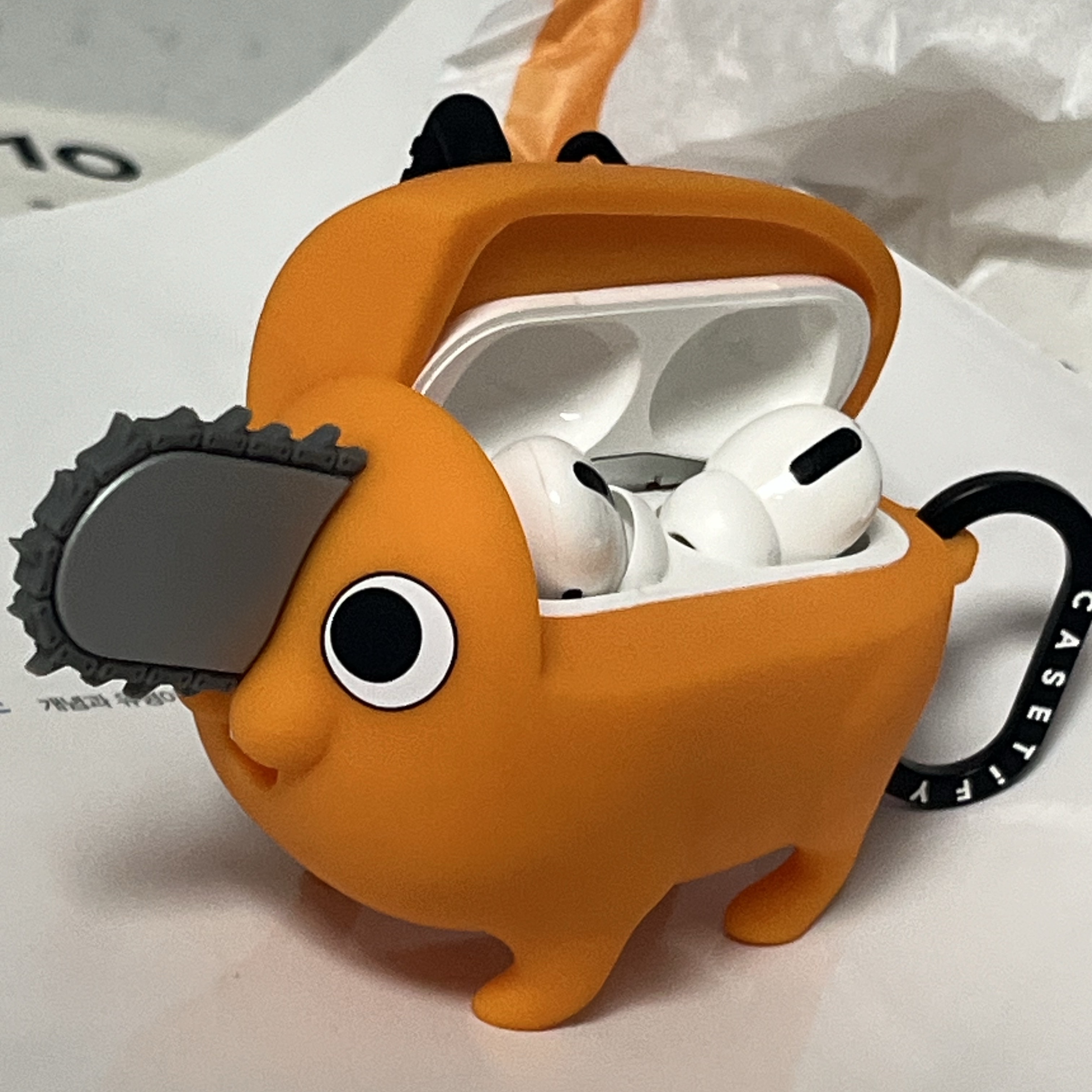 Casetify x Chainsaw Man Pochita Collectible AirPods Pro 1st/2nd Gen Case 착용 스타일