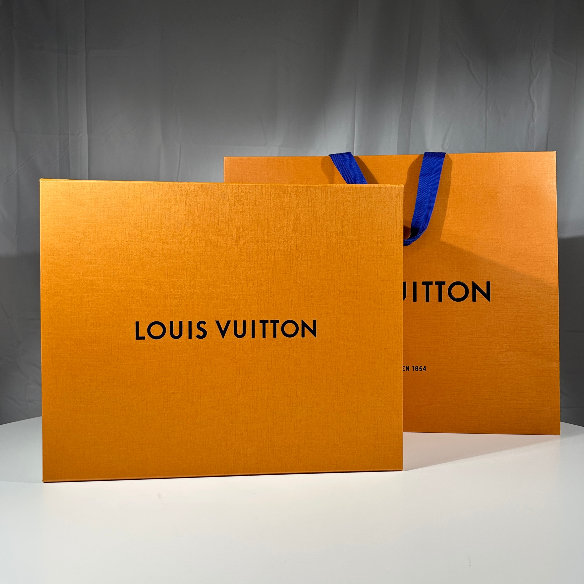 (W) Louis Vuitton LV Iconic Bracelet Gold 착용 스타일 - 7