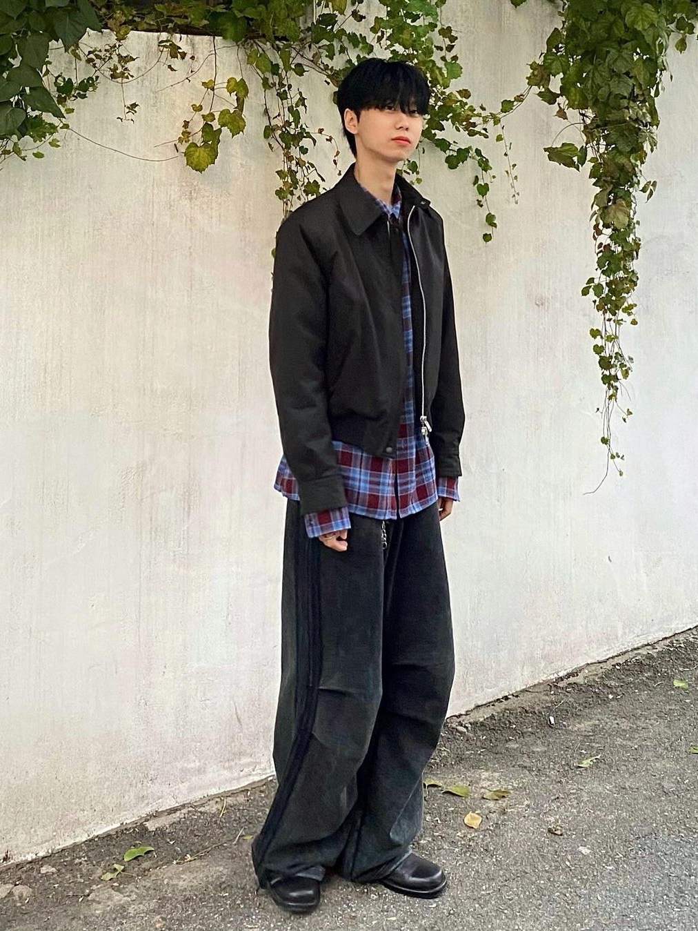 Haleine Padded 3D Detail Short Jacket Black, Haleine Padded 3D Detail Short Jacket Burgundy 착용 스타일