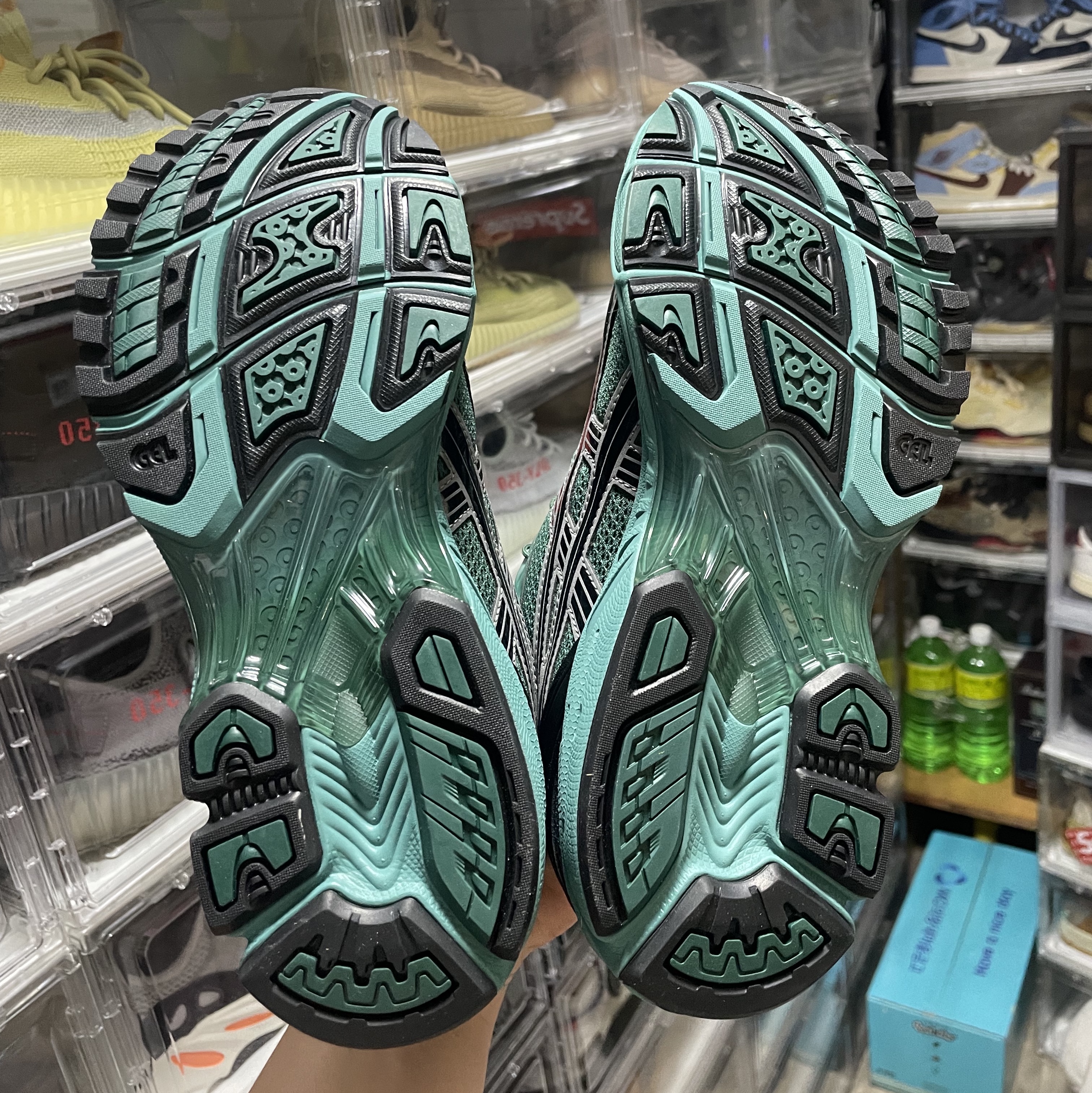 Asics x Unaffected Gel-Kayano 14 Uranus Green 착용 스타일 - 2