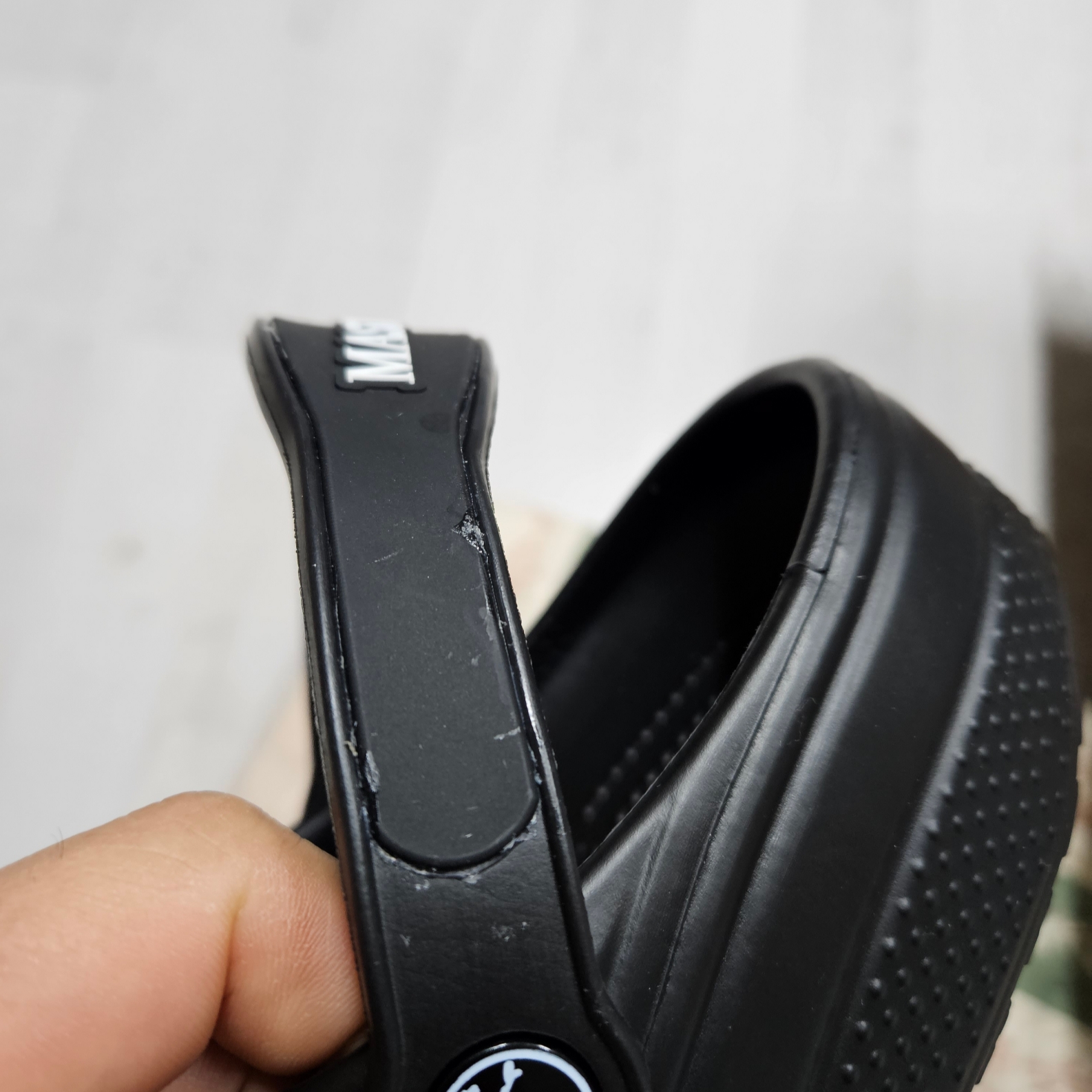 Crocs x Mastermind Classic Clog Black 착용 스타일 - 1