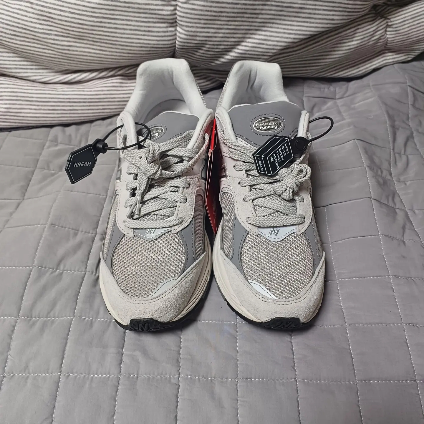 New Balance 2002R T2 Gray 착용 스타일 - 3