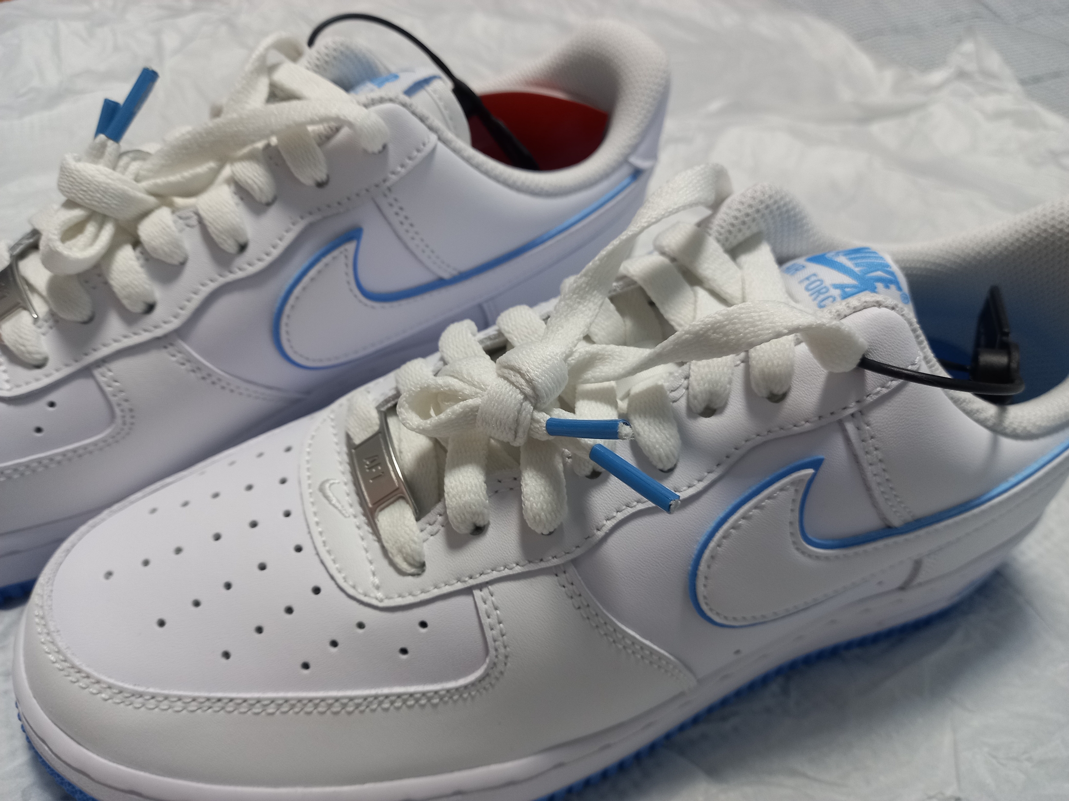 Nike Air Force 1 '07 White University Blue 착용 스타일 - 2
