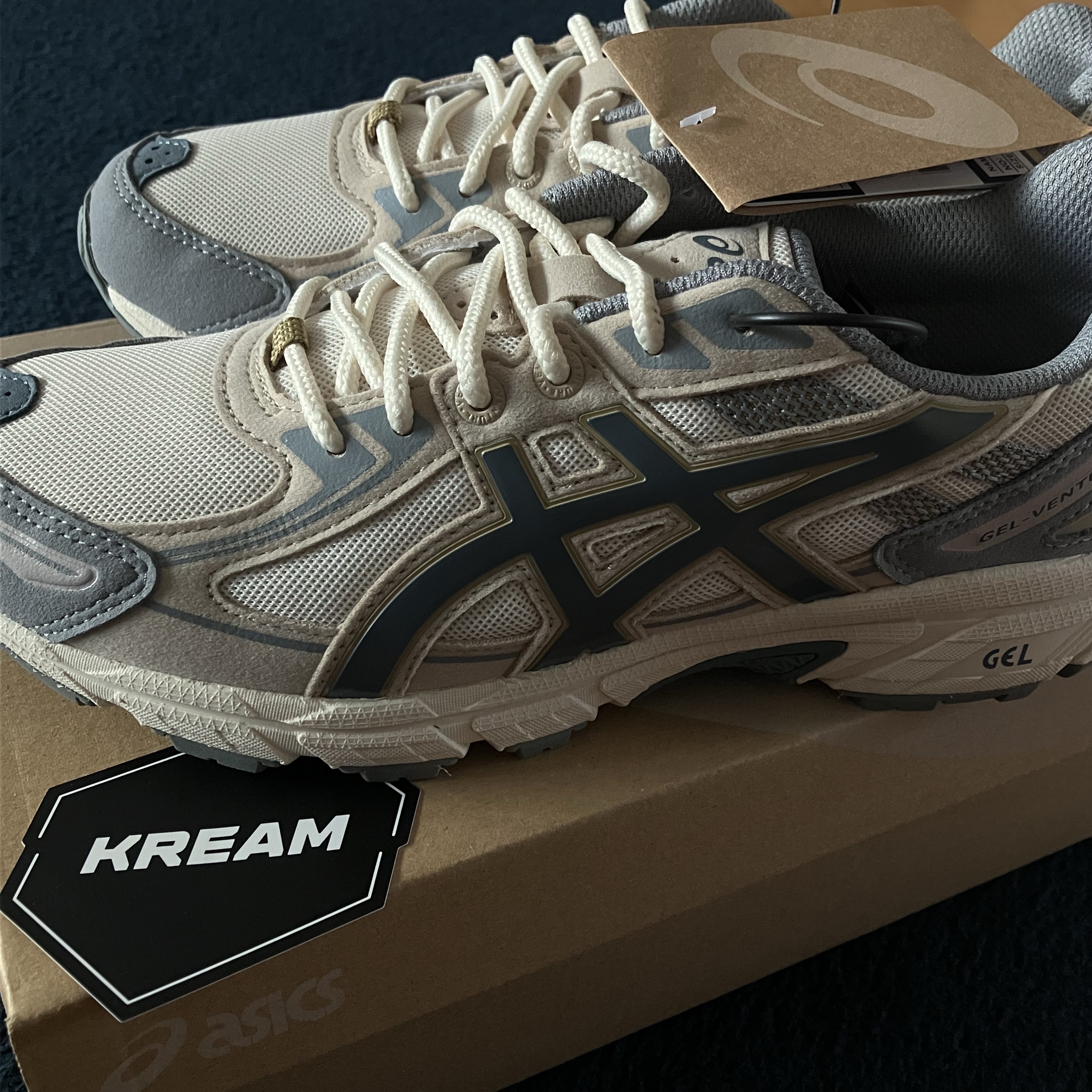 Asics Gel-Venture 6 SPS Birch Ironclad 착용 스타일