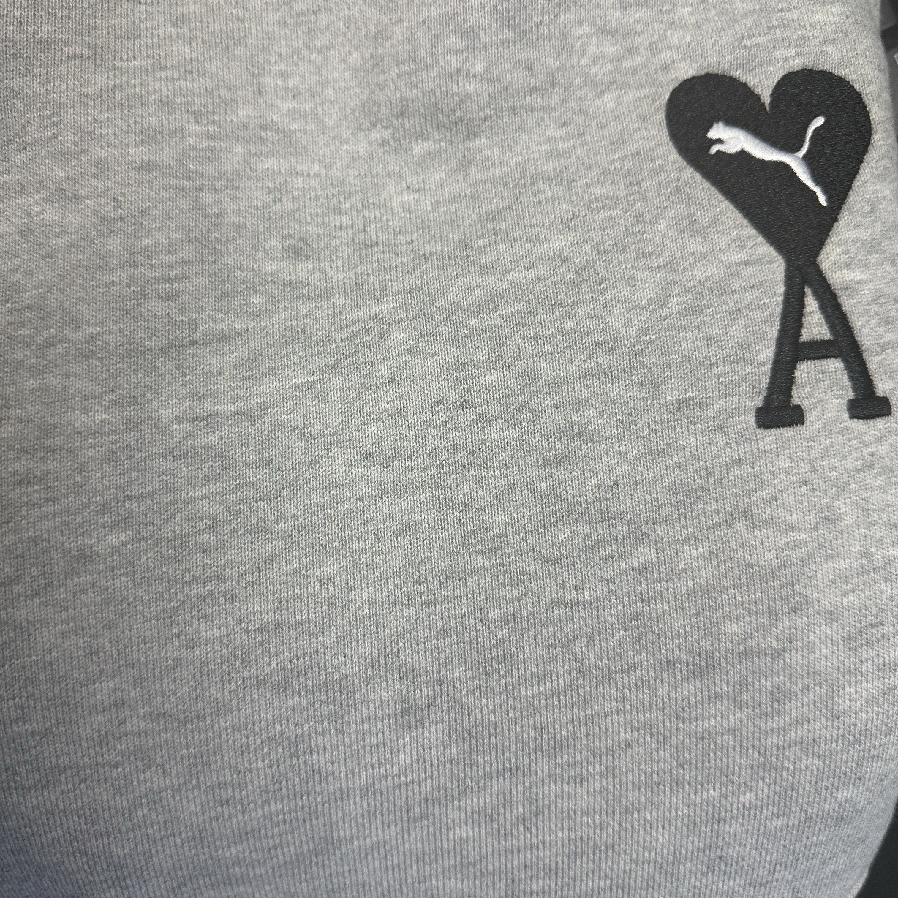 Puma x AMI Hoodie Light Gray Heather 착용 스타일 - 2