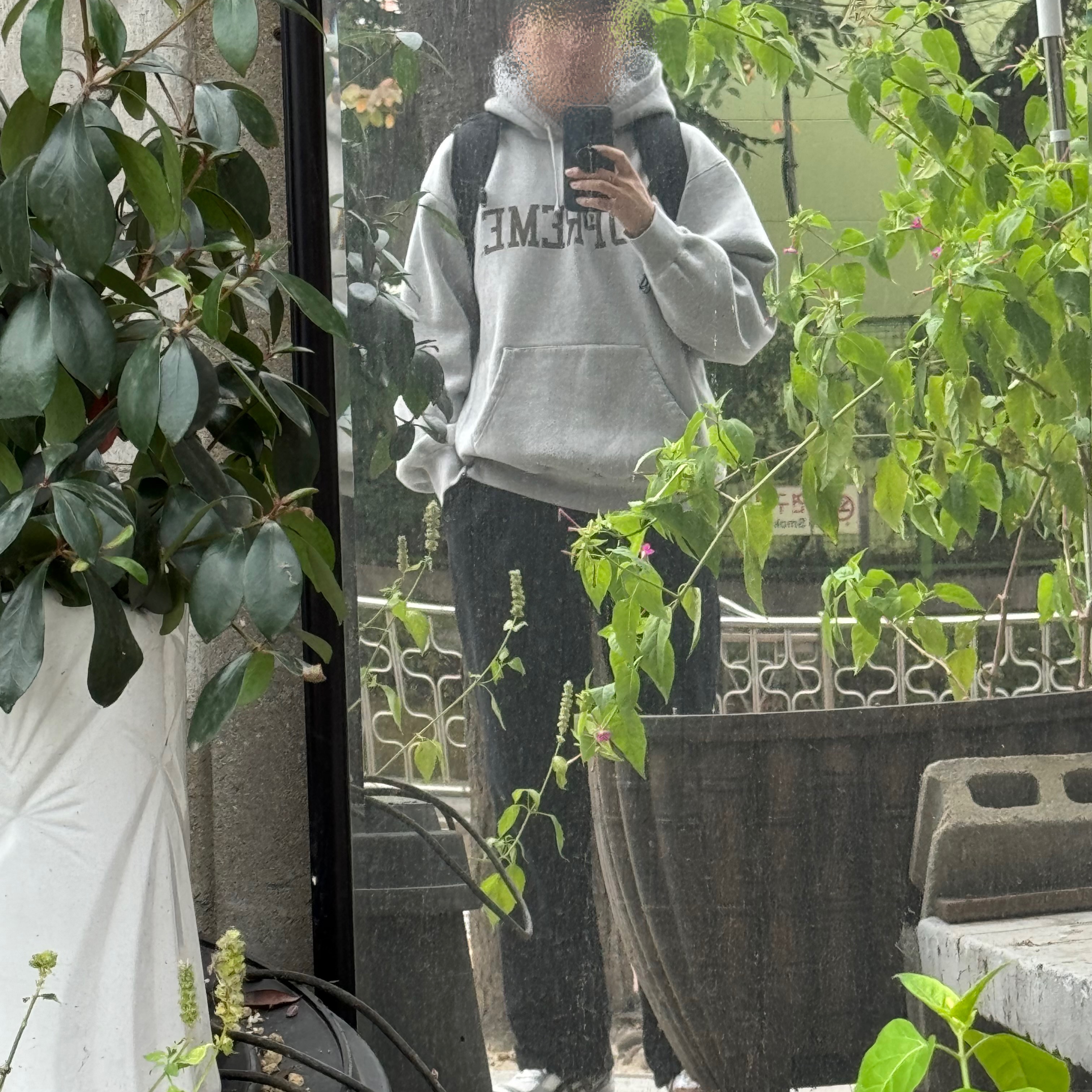 Supreme Varsity Hooded Sweatshirt Heather Grey - 23FW, Asics Gel-Kayano 14 Cream Black 착용 스타일