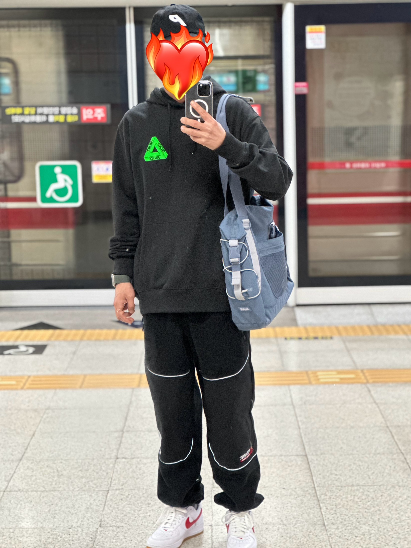 Palace Polartec 3M Jogger Black - 23FW, Palace Tri-Lenticular Hood Black - 22FW 착용 스타일