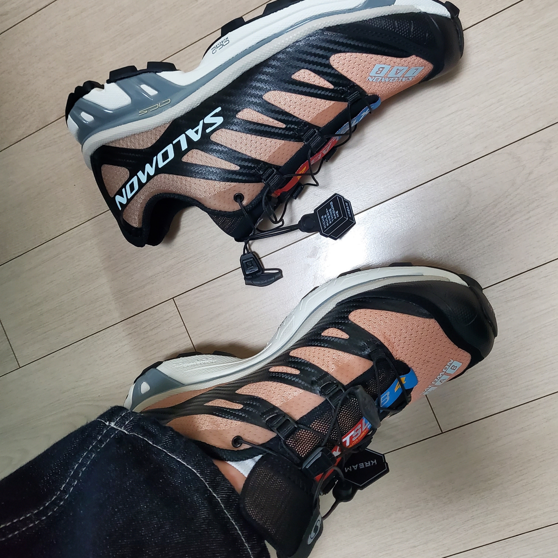 Salomon XT-4 Tobacco Brown 착용 스타일