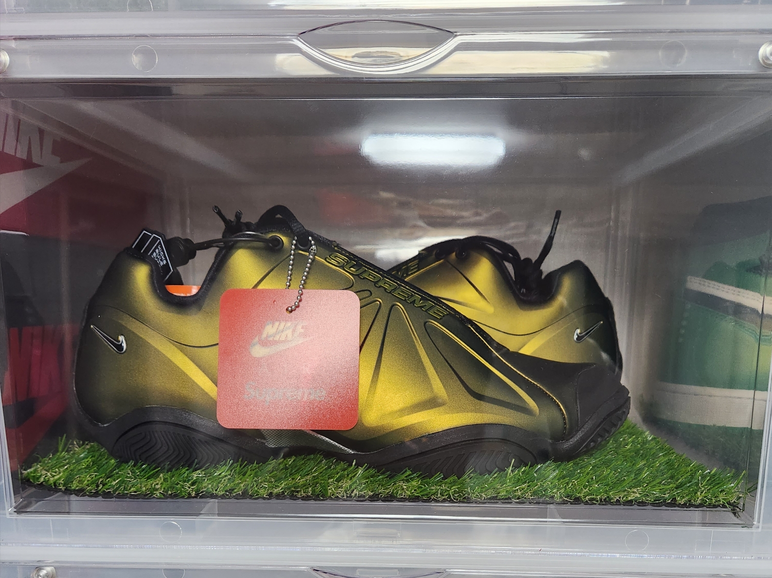 Nike x Supreme Air zoom Courtposite SP Metallic Gold Black 착용 스타일