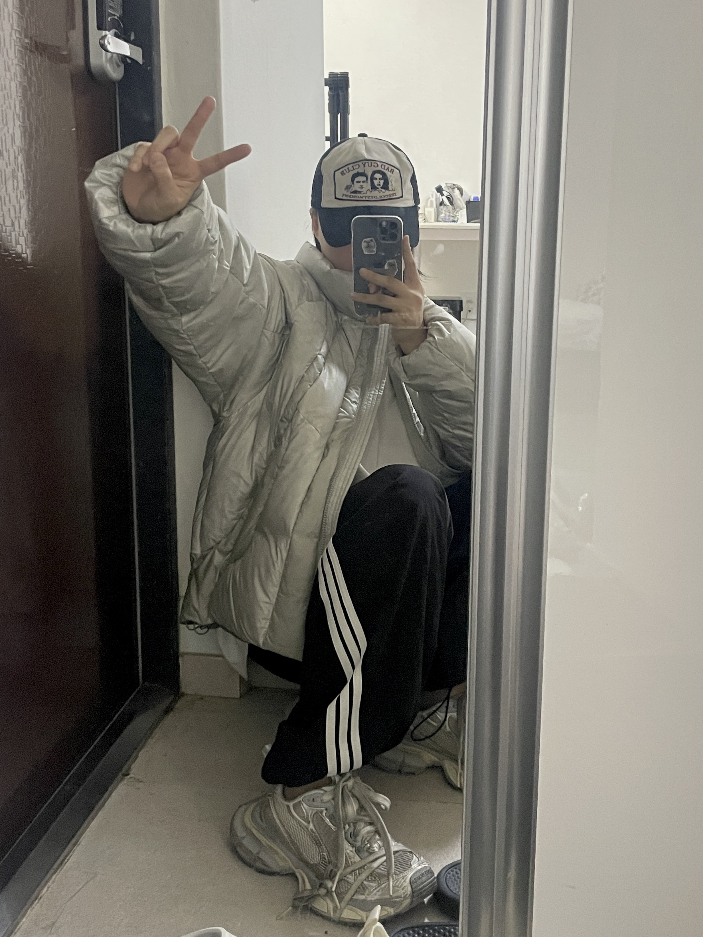 Sansan Gear Puffer Jacket Light Grey - 23FW, (W) Balenciaga 3XL Sneakers Light Beige 착용 스타일 - 1