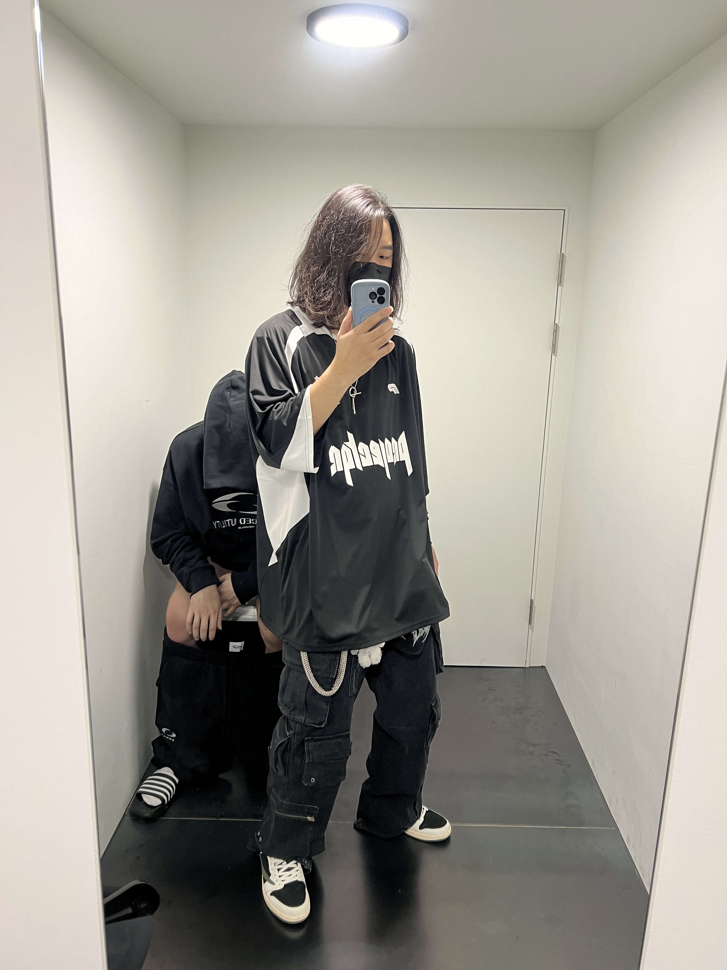 Project G/R Oversized Football Jersey Black, (W) Jordan 1 x Travis Scott Retro Low OG SP Medium Olive 착용 스타일