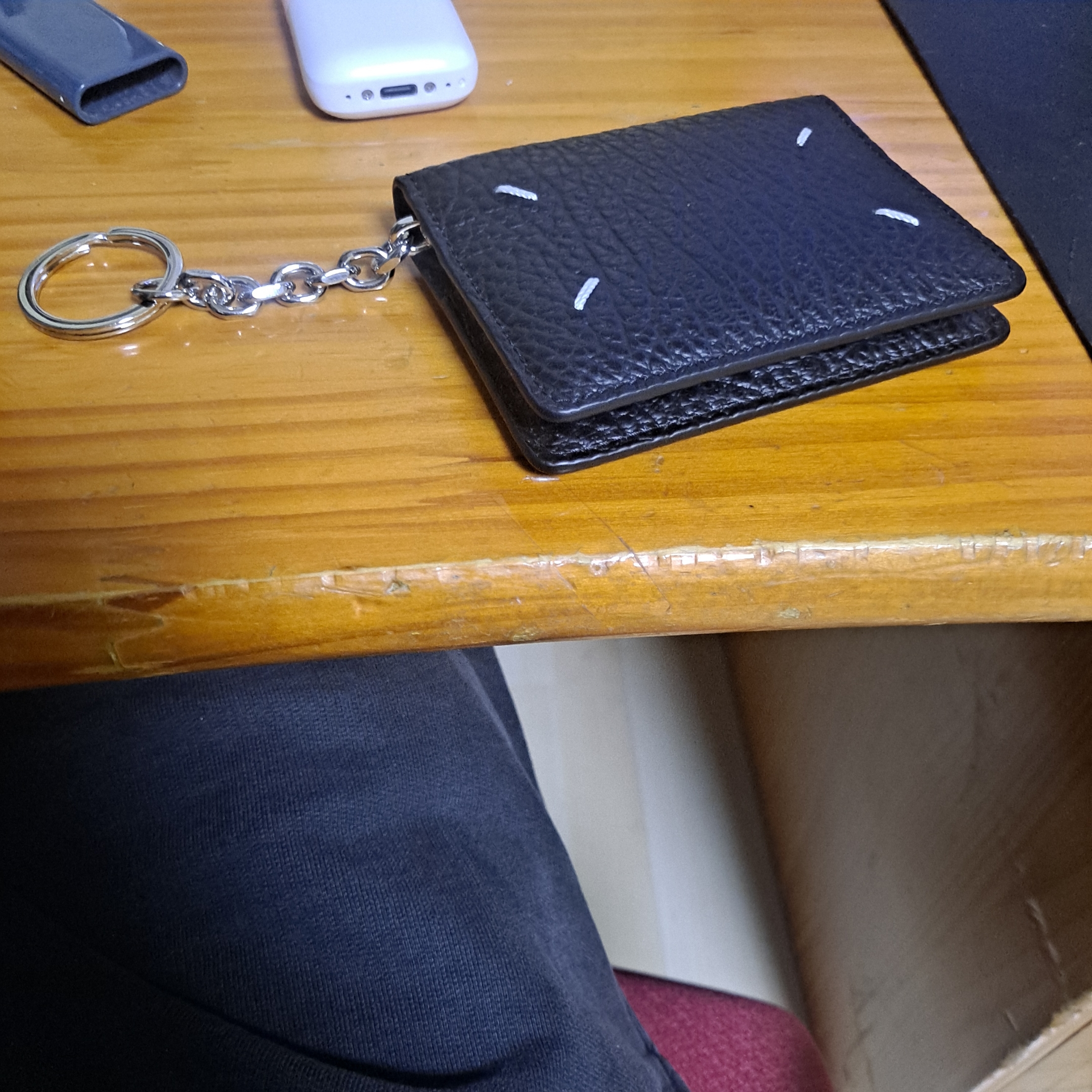 Maison Margiela Keyring Wallet Black 착용 스타일 - 2