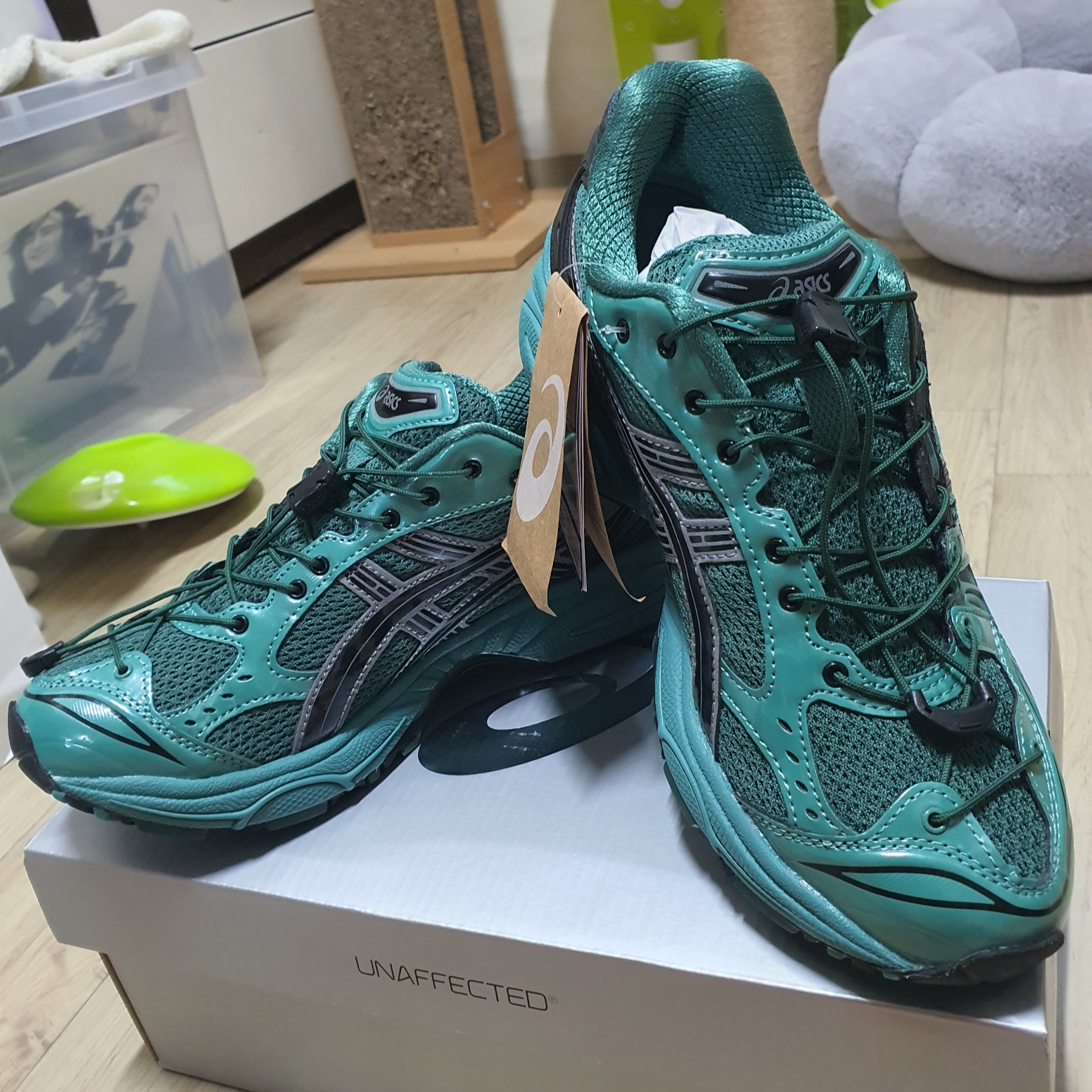 Asics x Unaffected Gel-Kayano 14 Uranus Green 착용 스타일 - 2