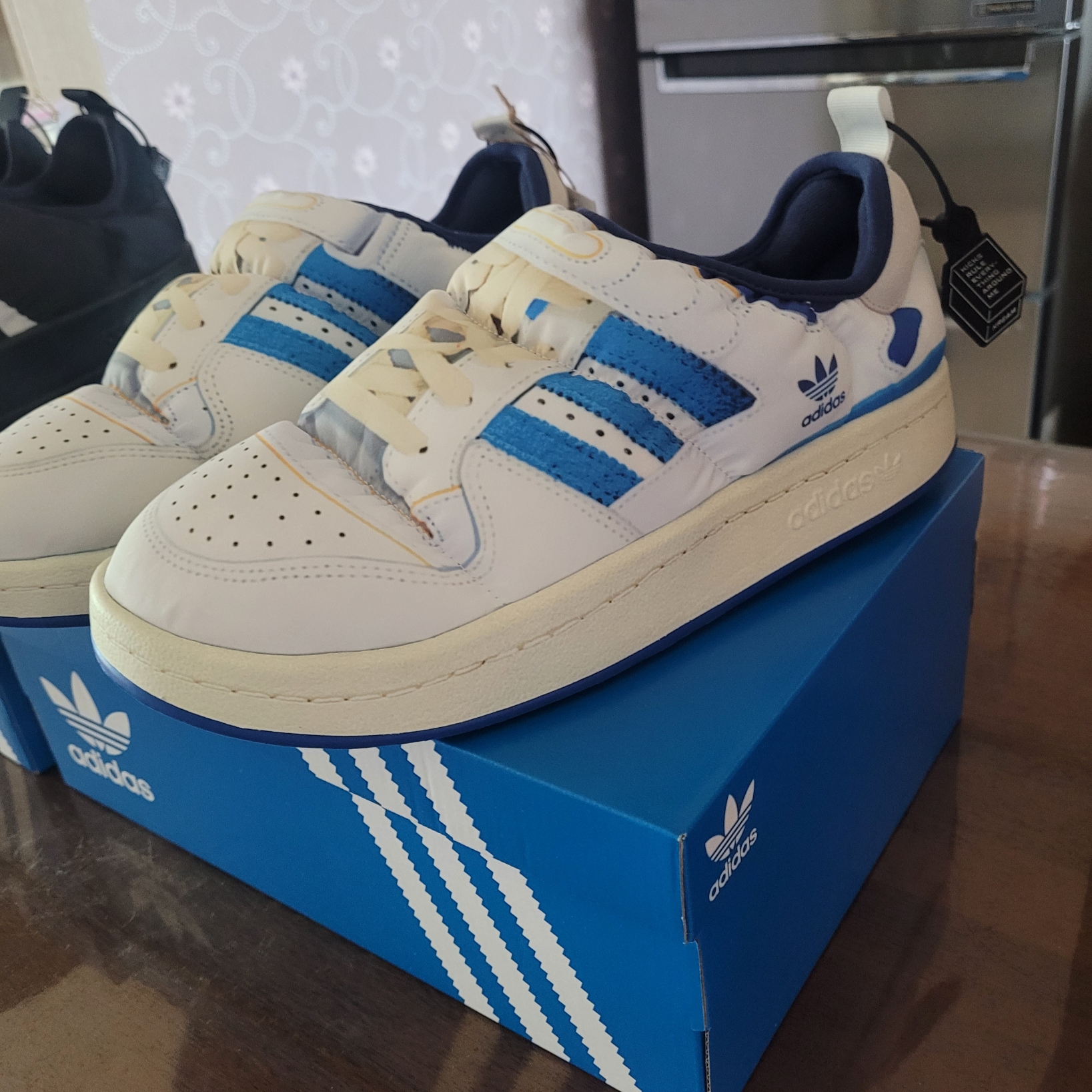 Adidas Puffylette Forum 84 Cloud White 착용 스타일