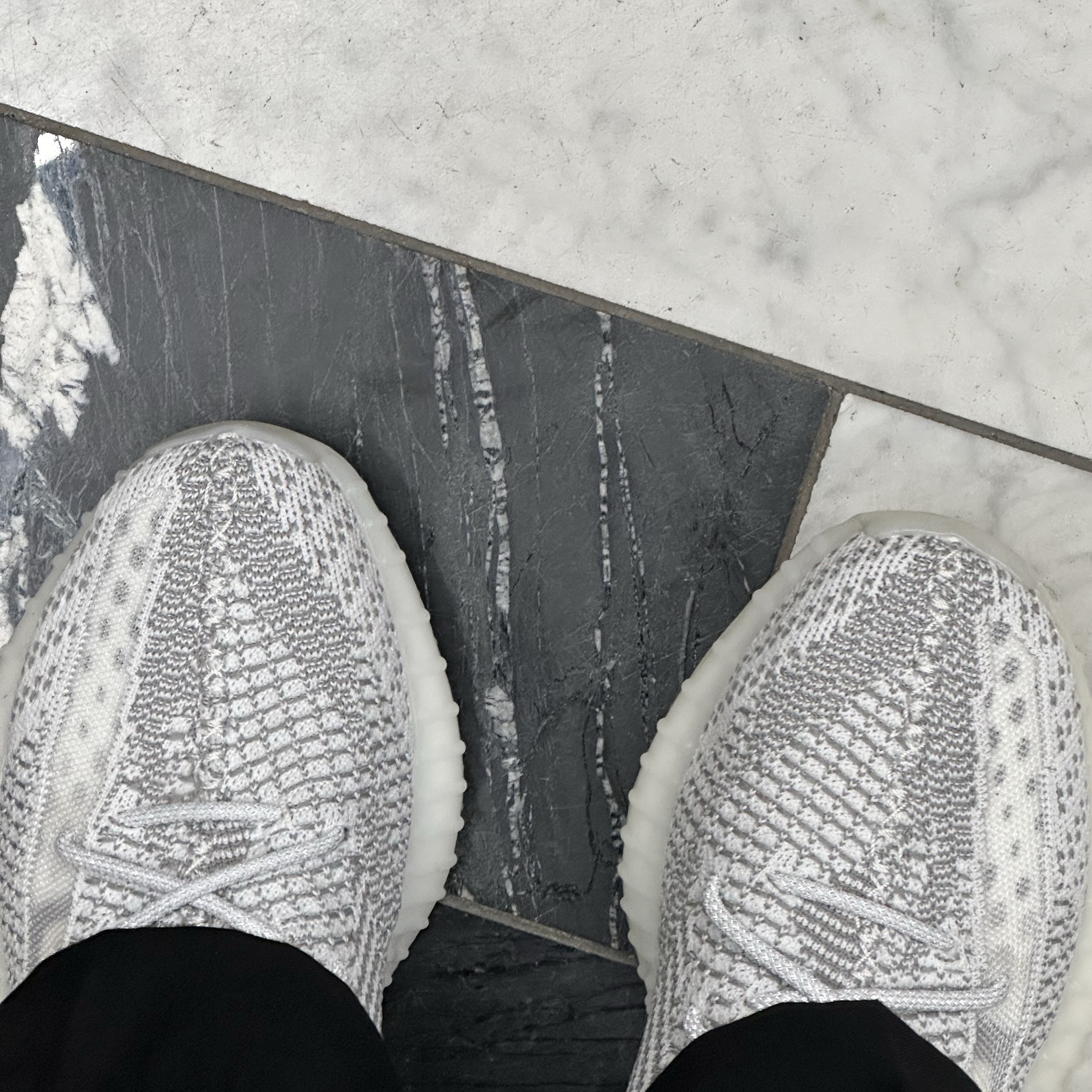 Adidas Yeezy Boost 350 V2 Static 2023 착용 스타일