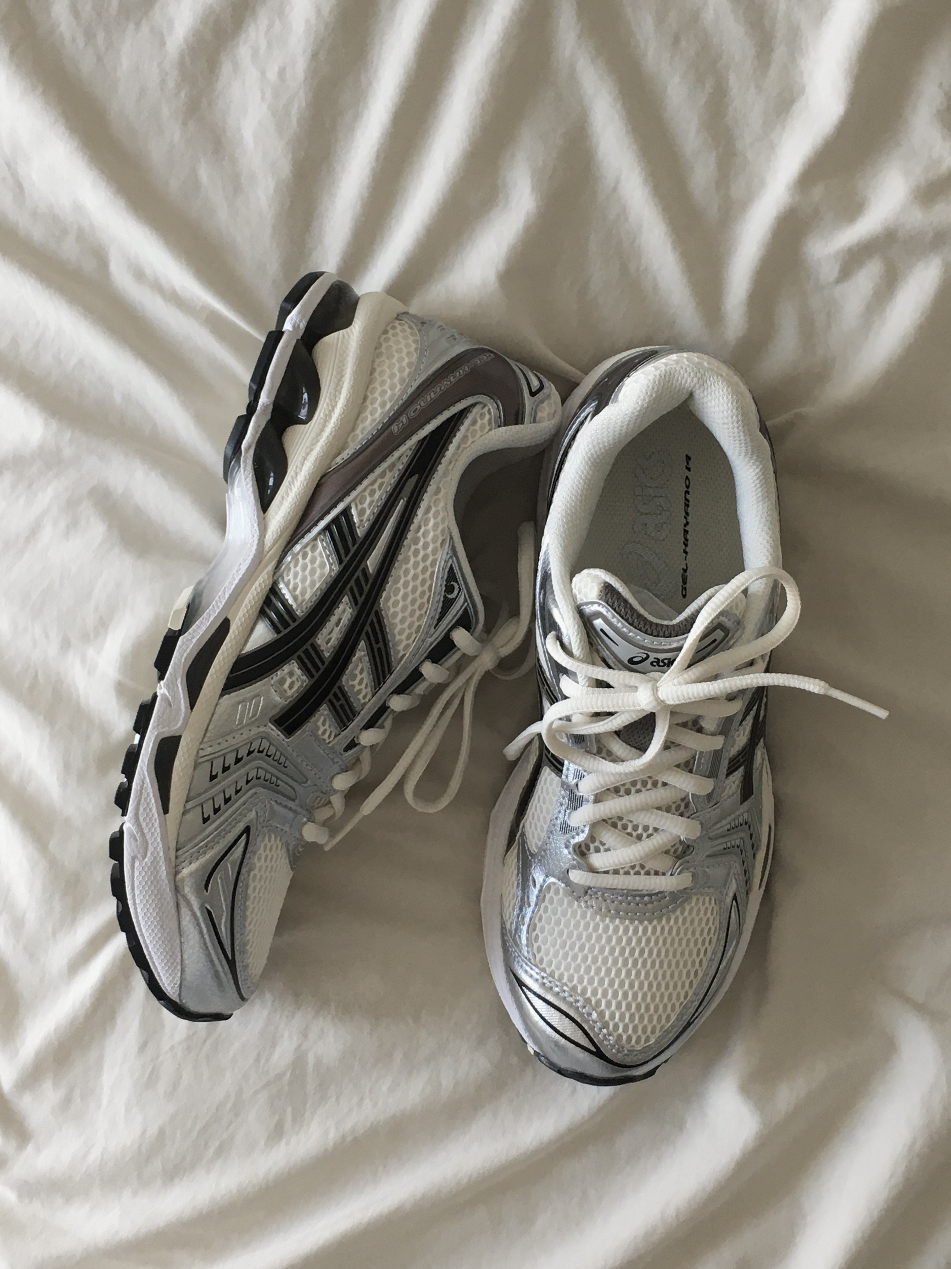 Asics Gel-Kayano 14 Cream Black 착용 스타일 - 1