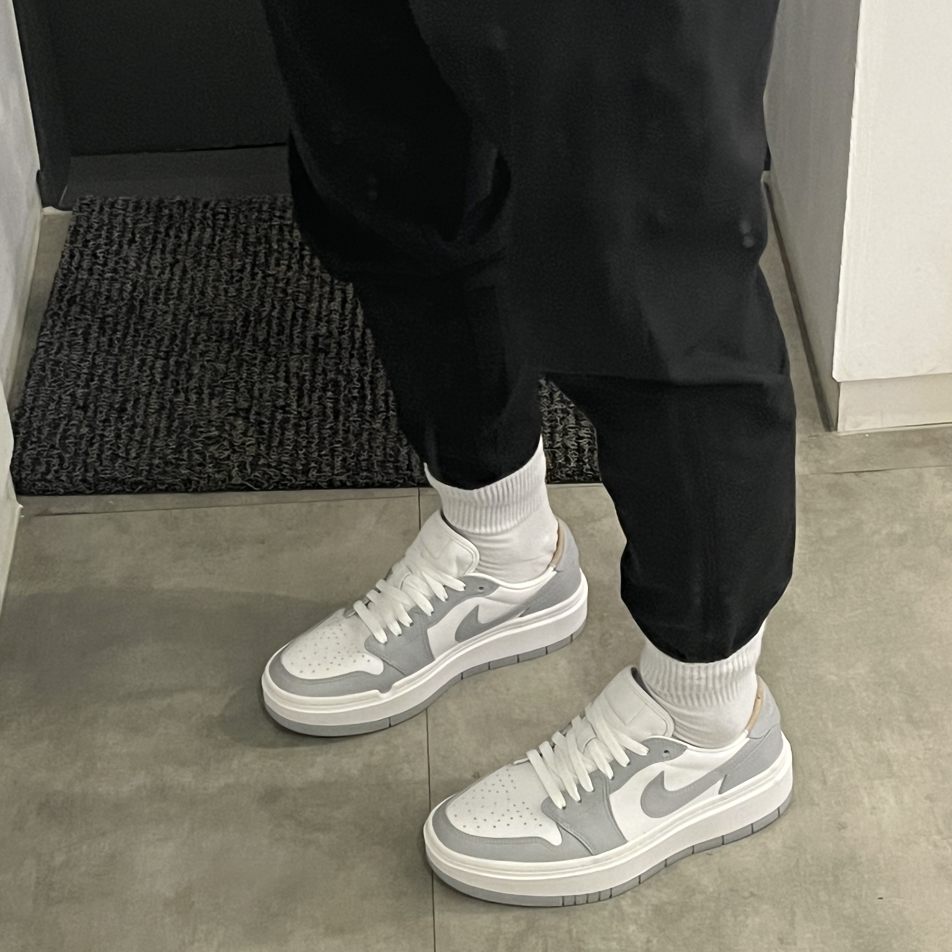(W) Jordan 1 Elevate Low White and Wolf Grey 착용 스타일