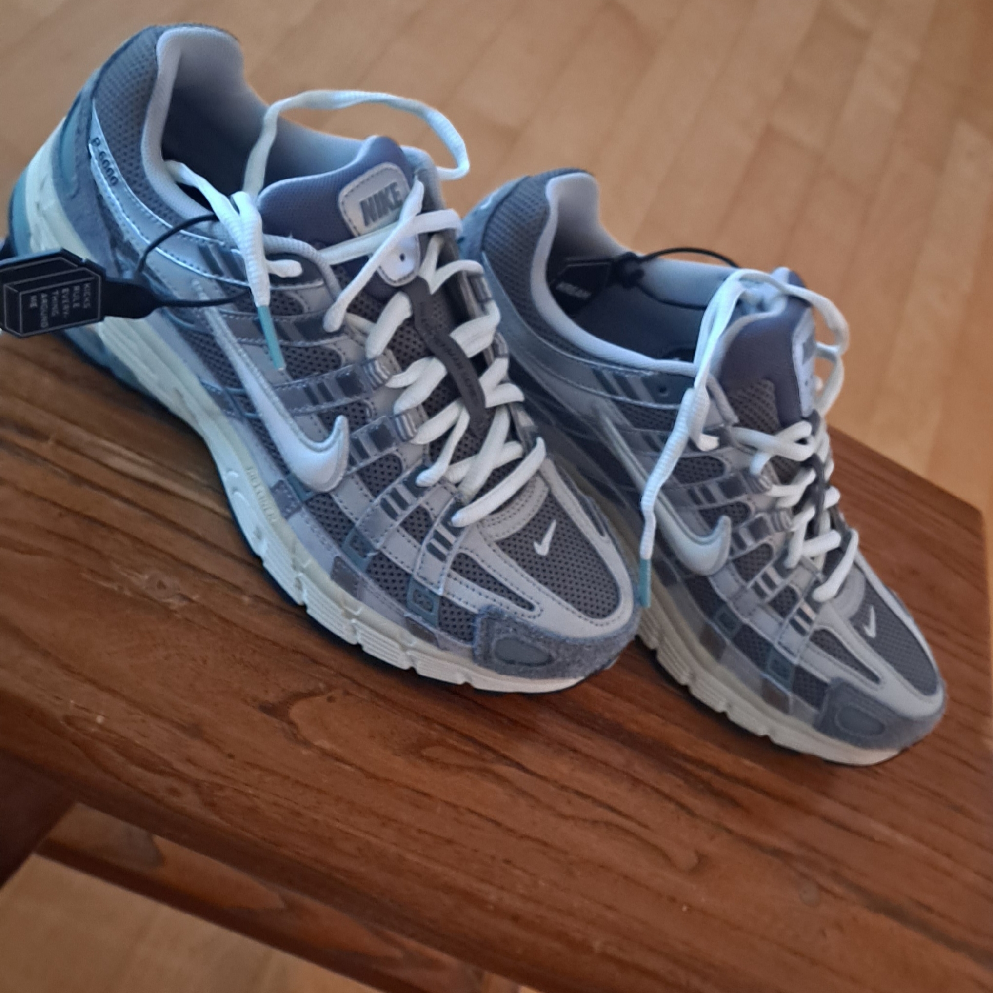 Nike P-6000 Flat Pewter Light Iron Ore 착용 스타일