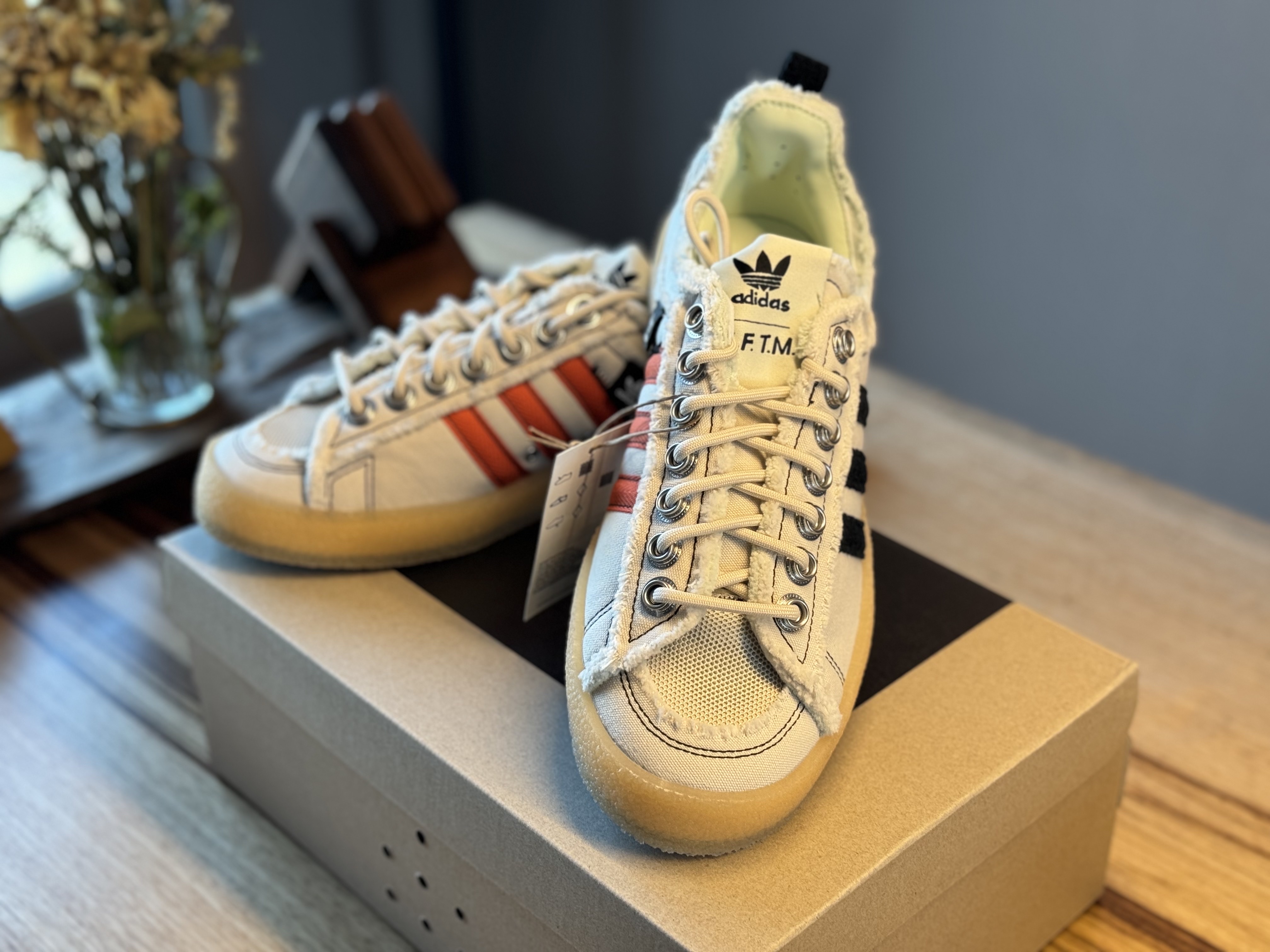 Adidas x Song for the Mute Campus 80s Bliss Core Black 착용 스타일 - 1