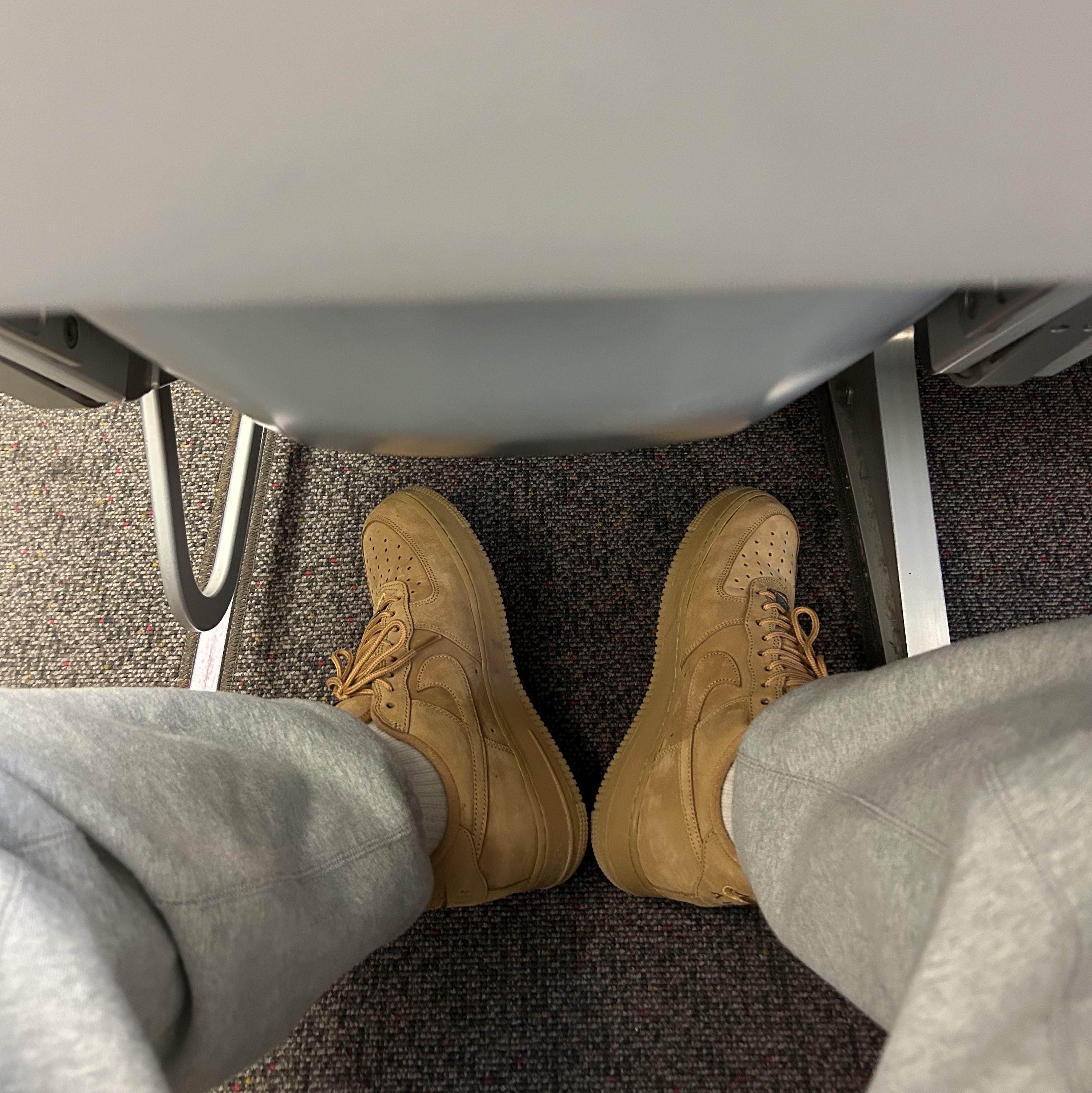 Nike x Supreme Air Force 1 Low Flax, Nike x Stussy NRG Fleece Pants Dark Grey Heather (DO9340-063) 착용 스타일