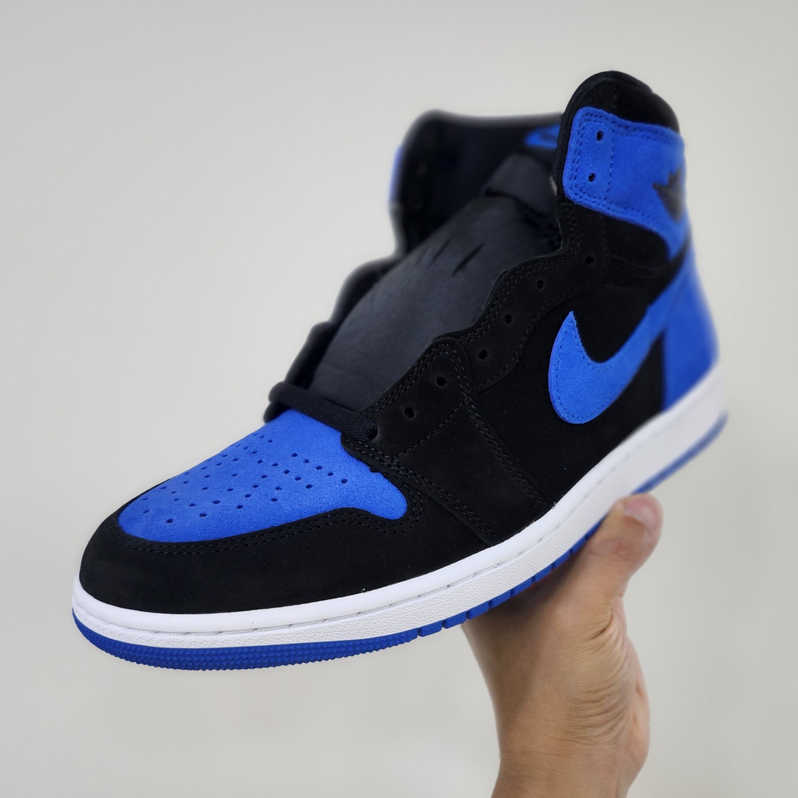 Jordan 1 Retro High OG Royal Reimagined 착용 스타일 - 1