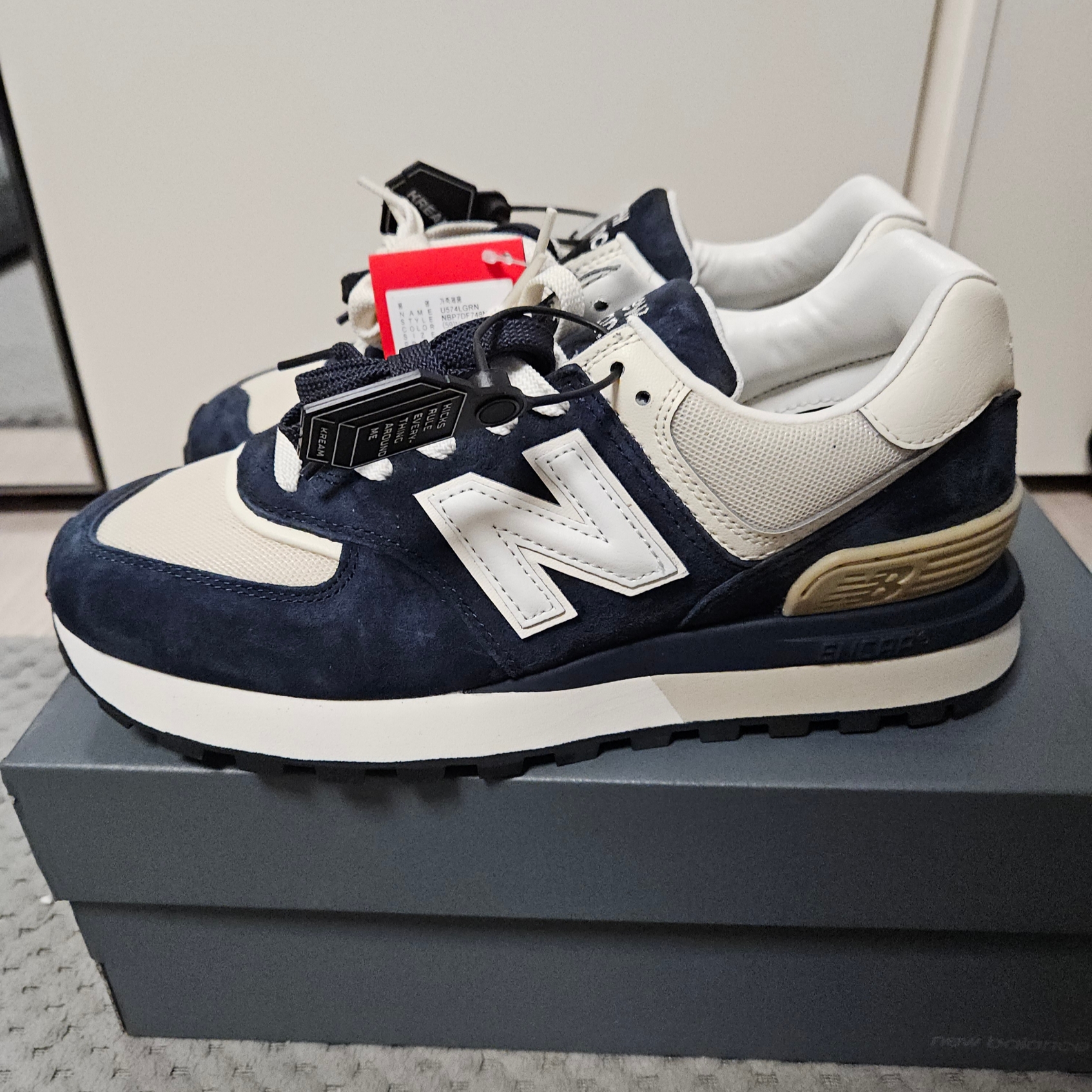 New Balance 574 Legacy Navy Blue 착용 스타일 - 2
