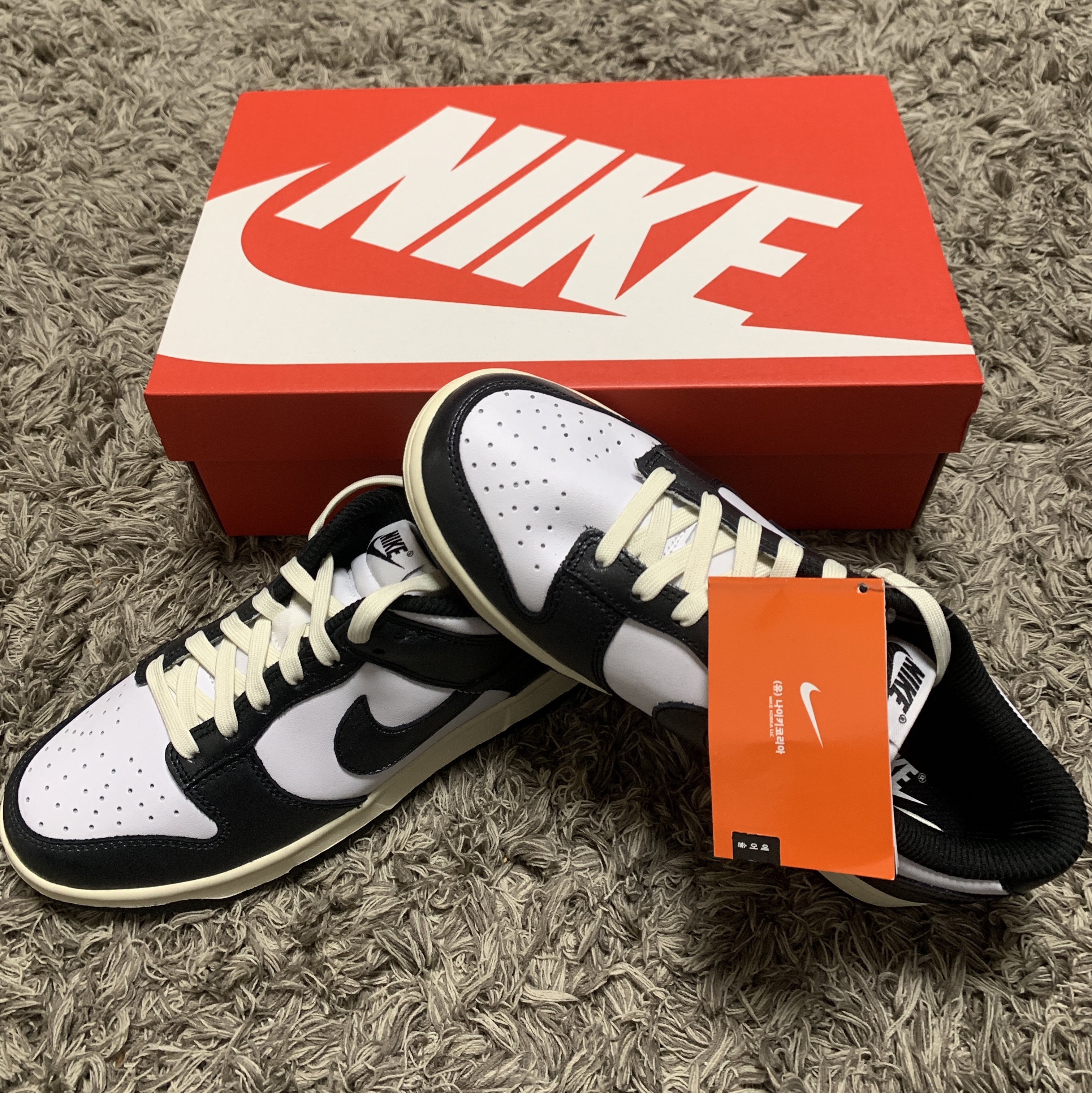 (W) Nike Dunk Low Vintage Black and White 착용 스타일