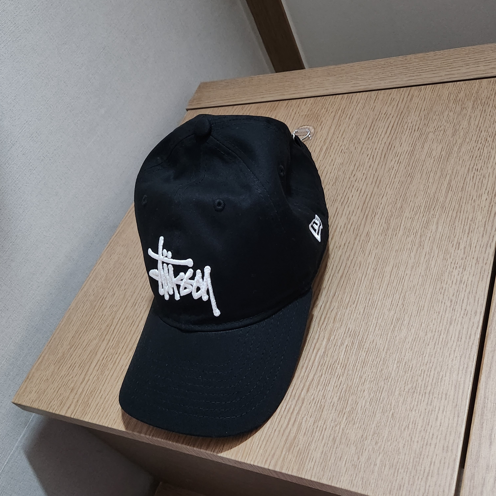 Stussy Basic New Era 9Twenty Basic Strapback Black 착용 스타일