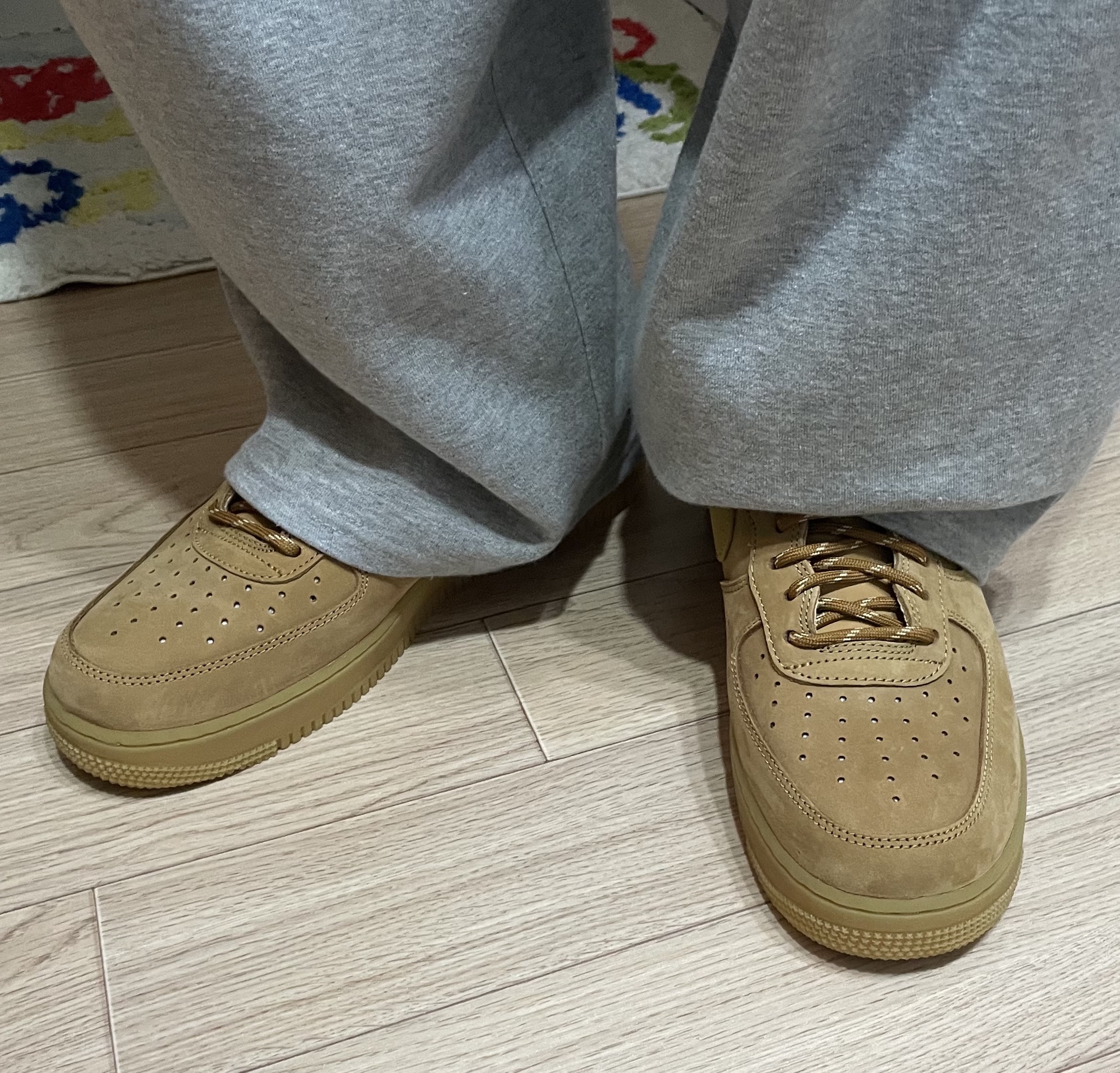 Nike Air Force 1 '07 WB Flax 착용 스타일